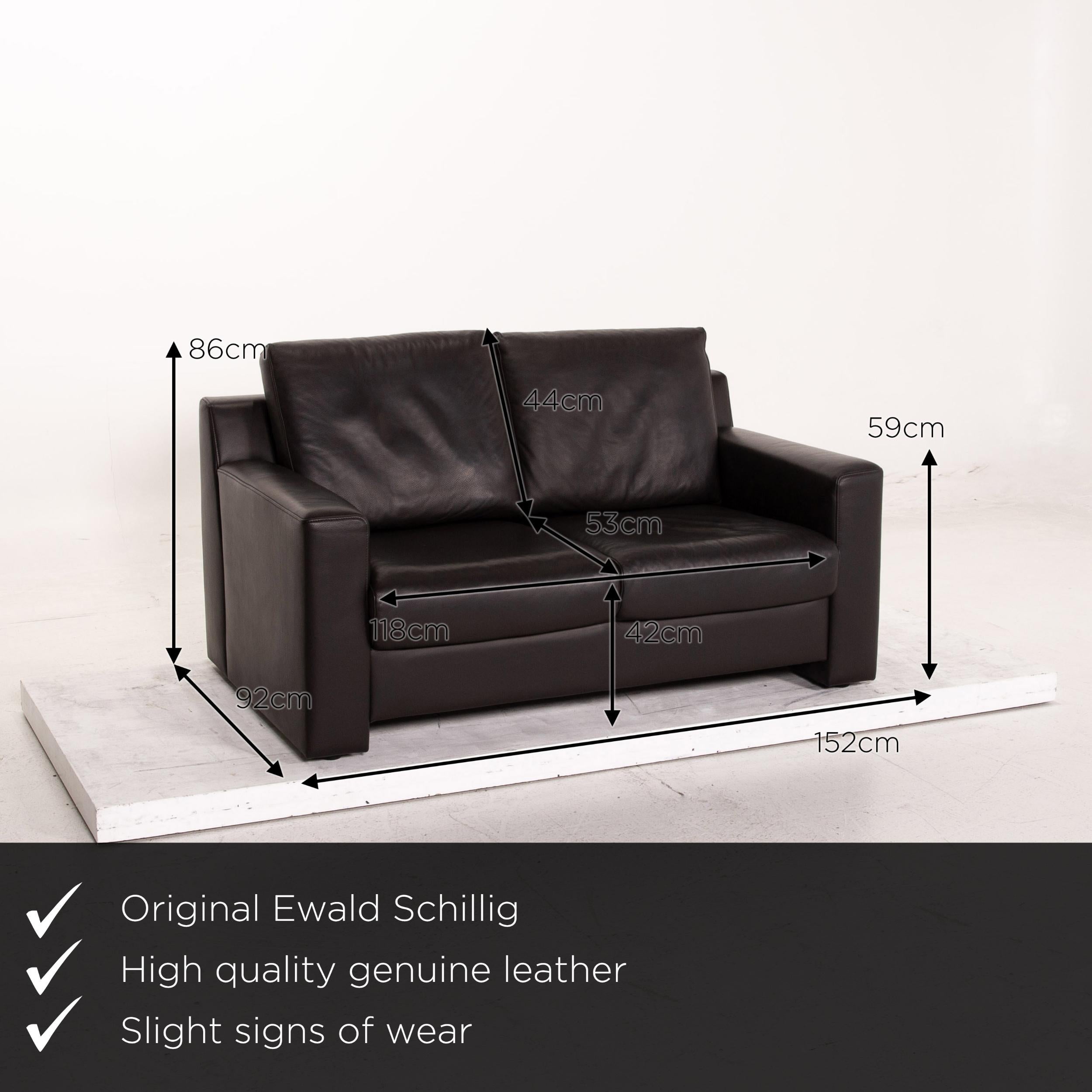 We present to you an Ewald Schillig Flex Plus leather sofa dark brown black brown two-seat couch.
 

 Product measurements in centimeters:
 

Depth 92
Width 152
Height 86
Seat height 42
Rest height 59
Seat depth 53
Seat width 118
Back
