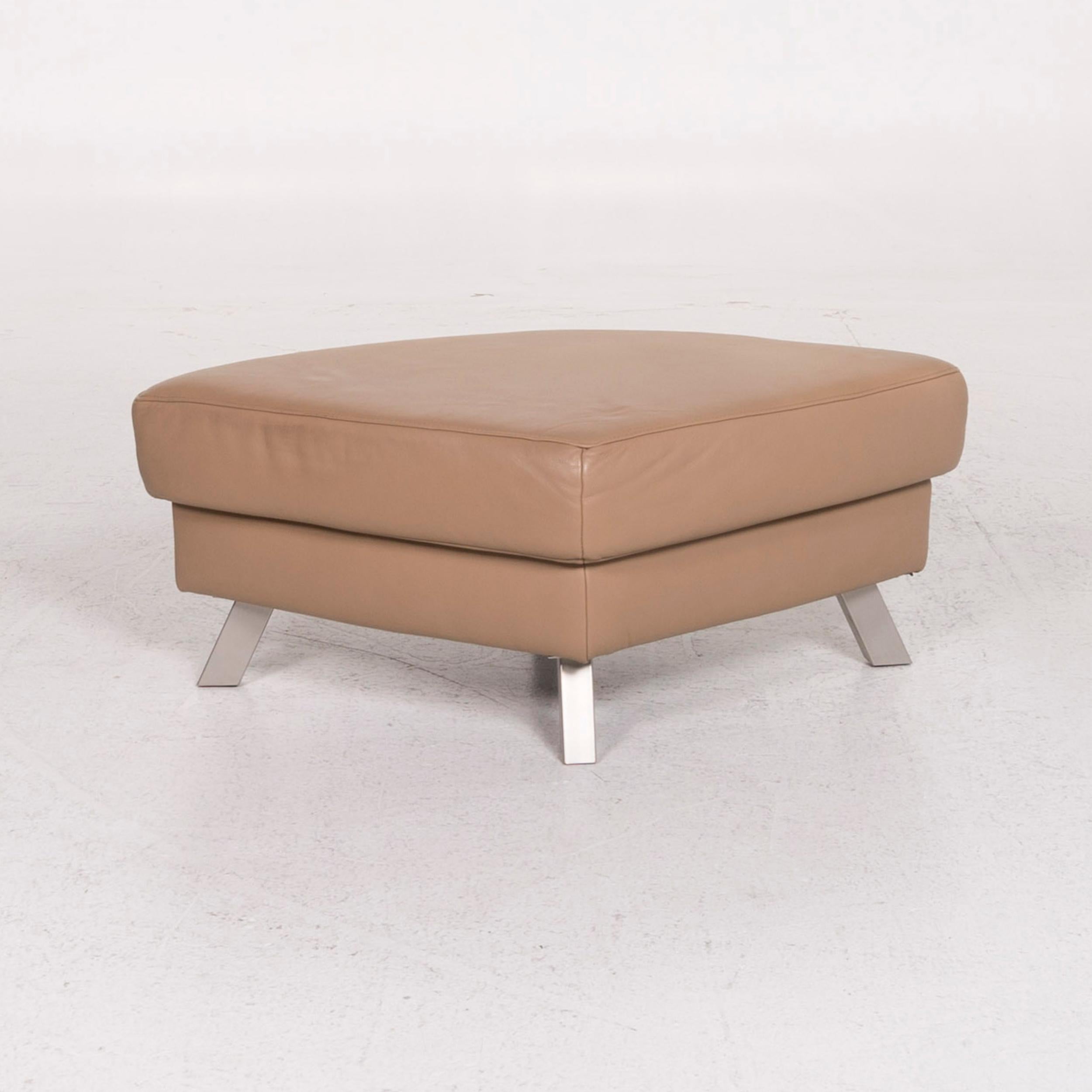 We bring to you an Ewald Schillig leather stool beige.
 
 

 Product measurements in centimeters:
 

 Depth 74
 Width 74
 Height 42.




  