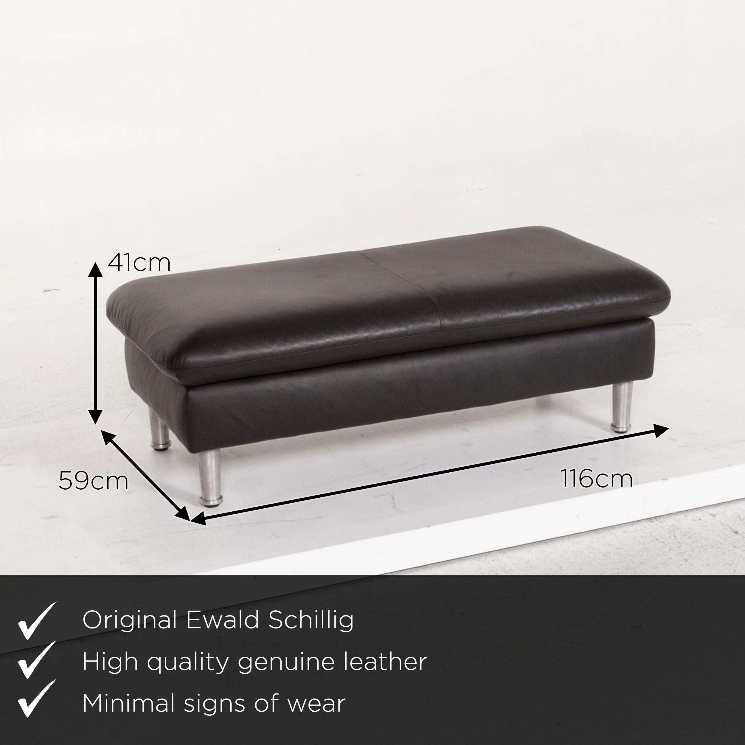 We present to you an Ewald Schillig Loop leather stool black ottoman.
 

 Product measurements in centimeters:
 

Ddepth 59
 Width 116
 Height 41.





 