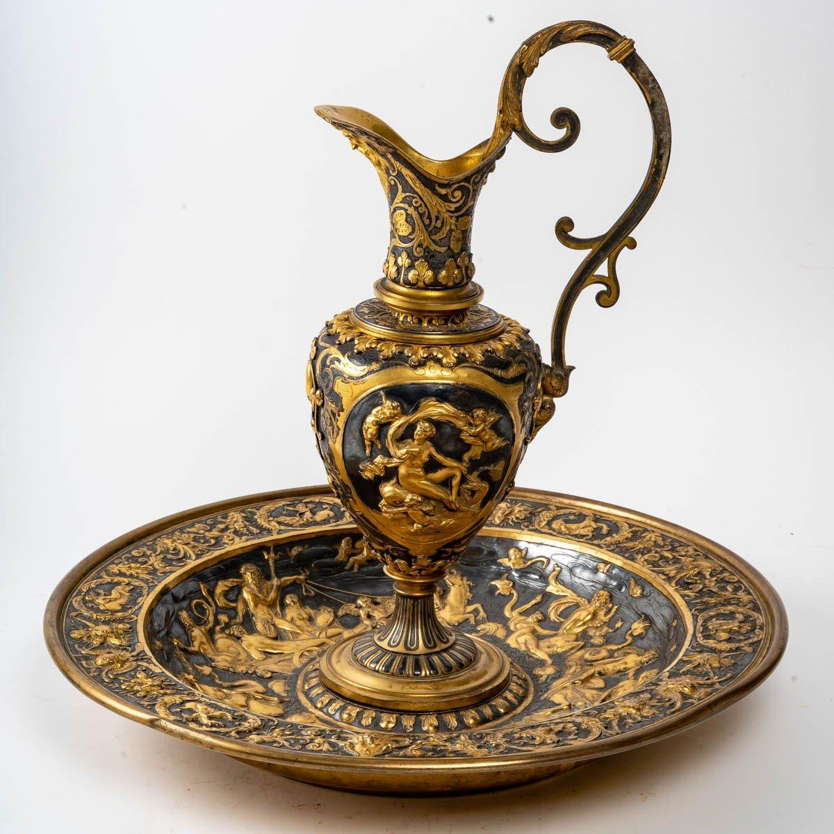 Ewer with Its Patinated and Gilded Brass Basin, 19th Century In Good Condition For Sale In Saint-Ouen, FR