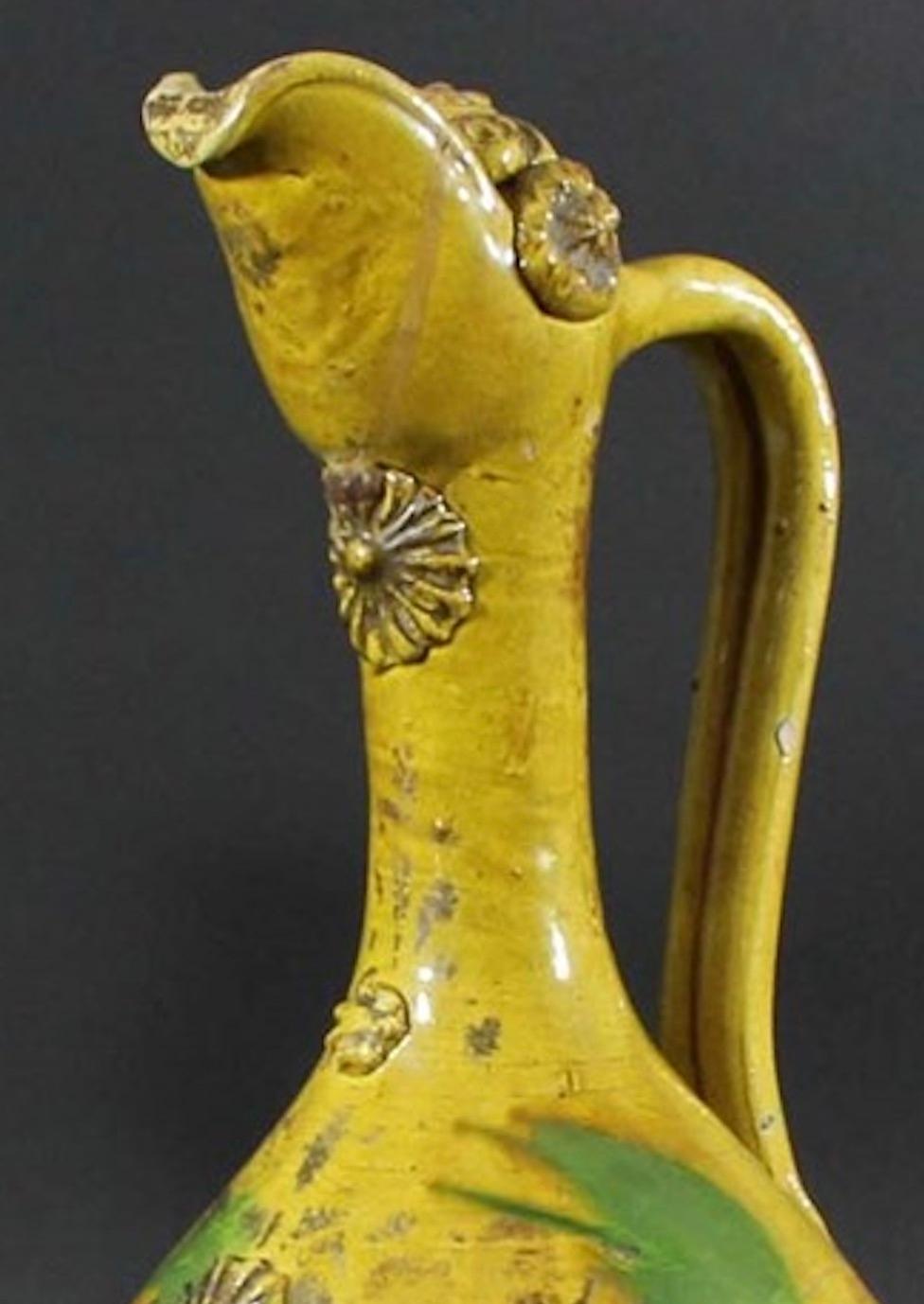 Vernissé Paire de vases à pichets d'aiguières en terre cuite émaillée Canakkale ottoman vert ocre doré en vente