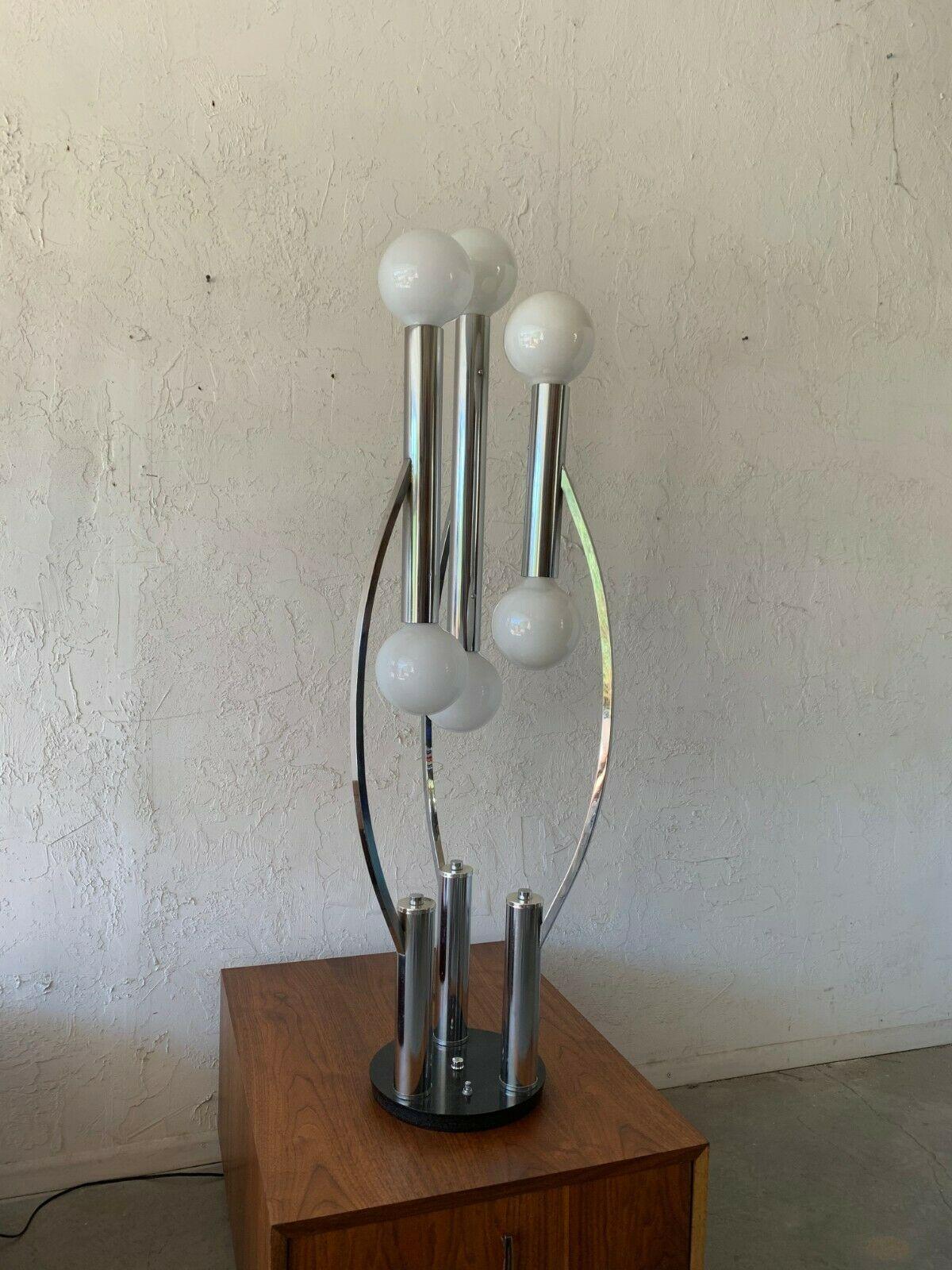 Ex Large 1970's Mid-Century Modern Space Age Chrome Globe 6 Light Table Lamp In Good Condition In Las Vegas, NV
