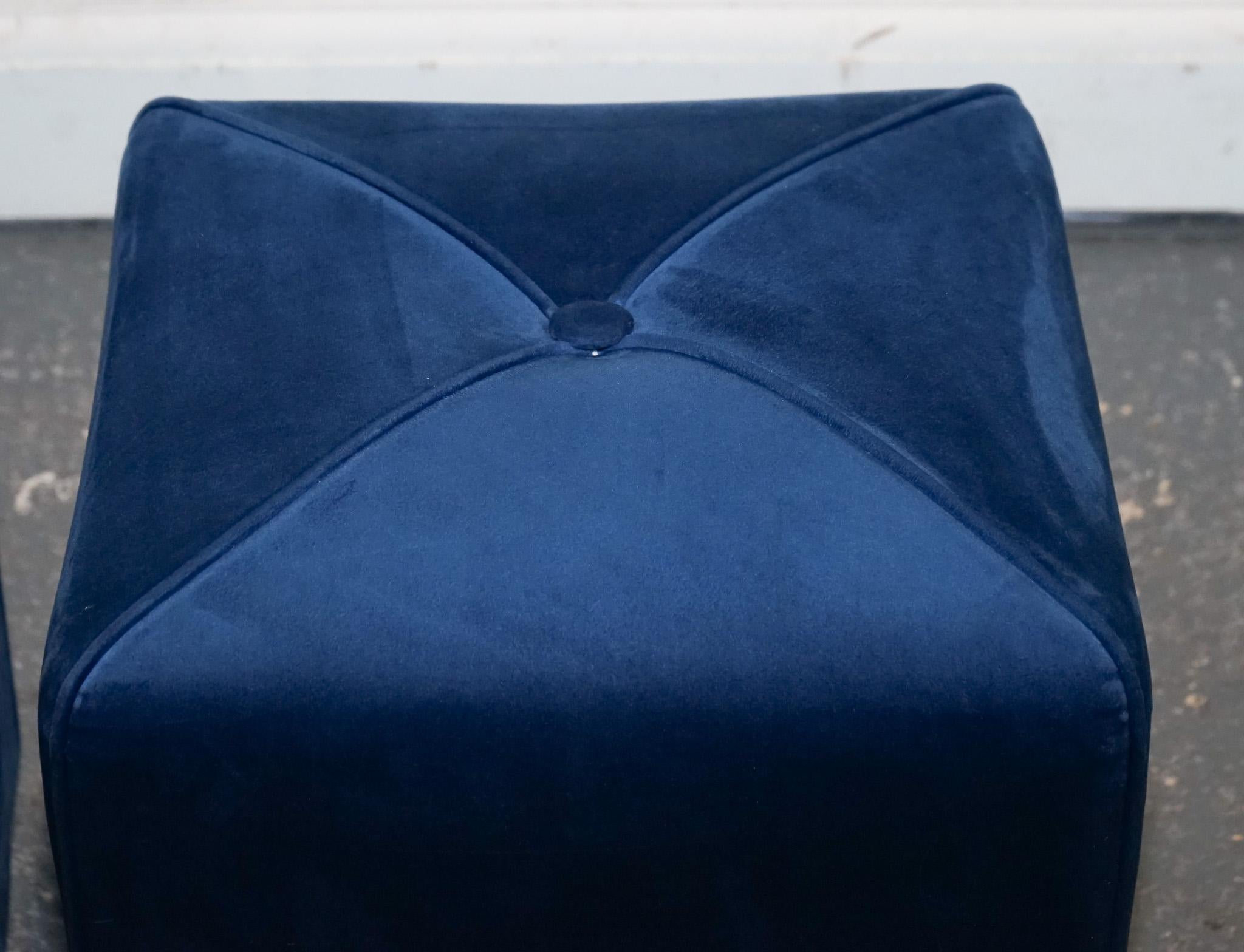

Nous sommes ravis d'offrir à la vente cette paire de tabourets bleus.

Découvrez les trésors uniques d'un luxueux manoir de Cobham !

Explorez notre inventaire soigneusement sélectionné et trouvez le complément parfait pour rehausser votre espace.