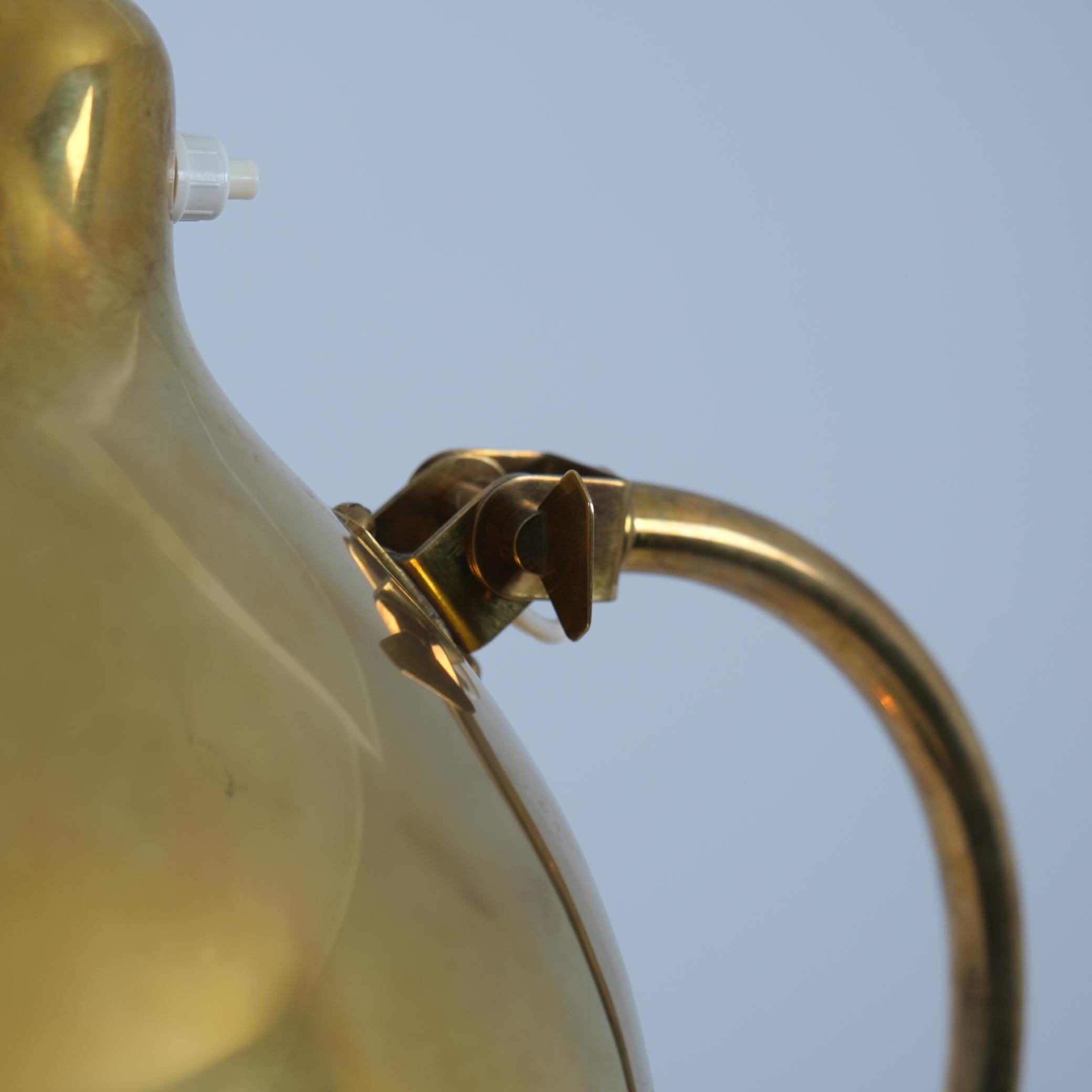 Laiton Très rare lampadaire Gunnel Nyman en laiton et rotin Modèle 62044, Idman, années 1940 en vente