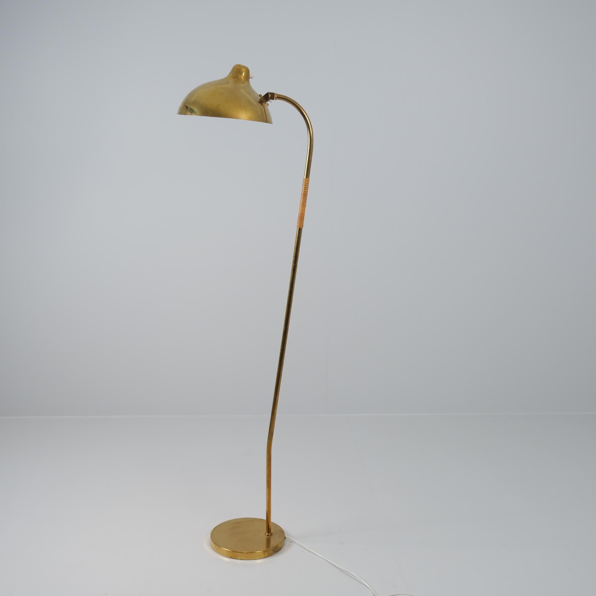 Très rare lampadaire Gunnel Nyman en laiton et rotin Modèle 62044, Idman, années 1940 en vente 2