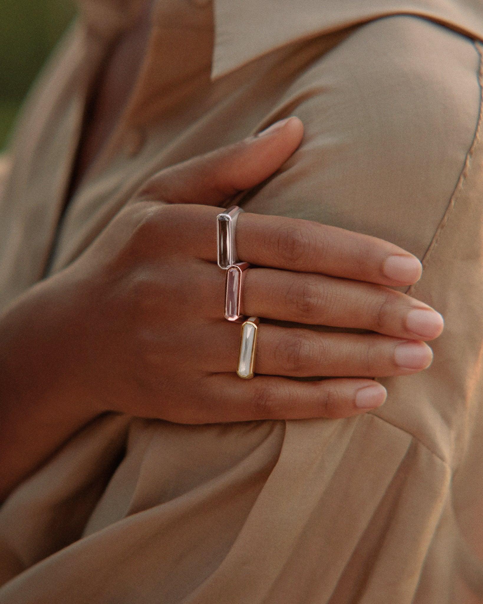 For Sale:  Excellence Side Band Ring Smokey Quartz and Black Mother of Pearl in White Gold 2