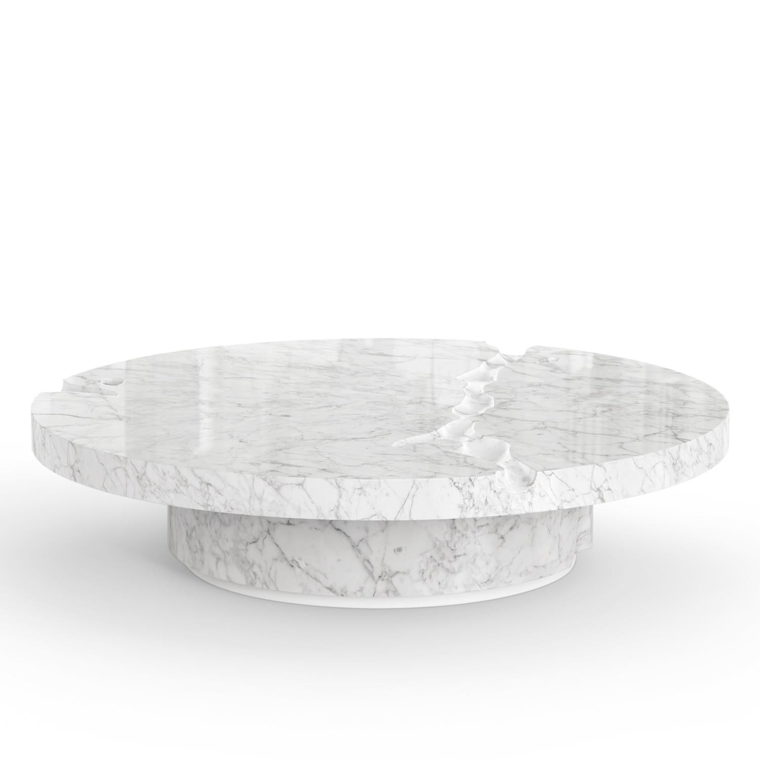Sculpté à la main Table basse en marbre blanc Excellence Set of 3 en vente