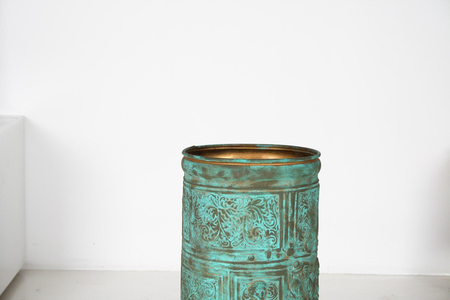 Excellent 1950s Brass Stick Umbrella Stand Pot with Verdigris Copper Patina In Good Condition For Sale In Llanbrynmair, GB