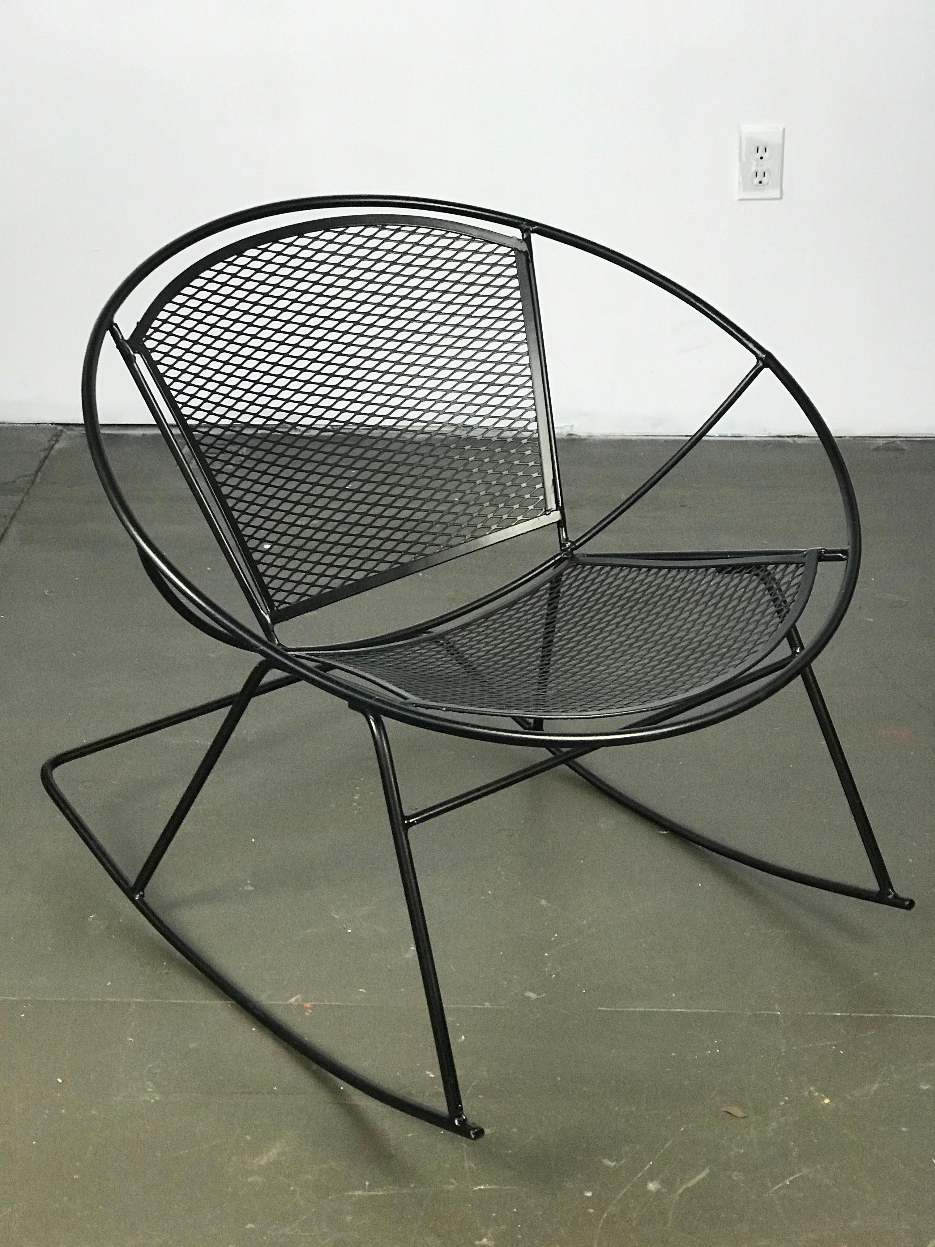 Excellent 1950s Modernist Iron Hoop Radial Patio Rocking Chair by Salterini In Good Condition In St.Petersburg, FL