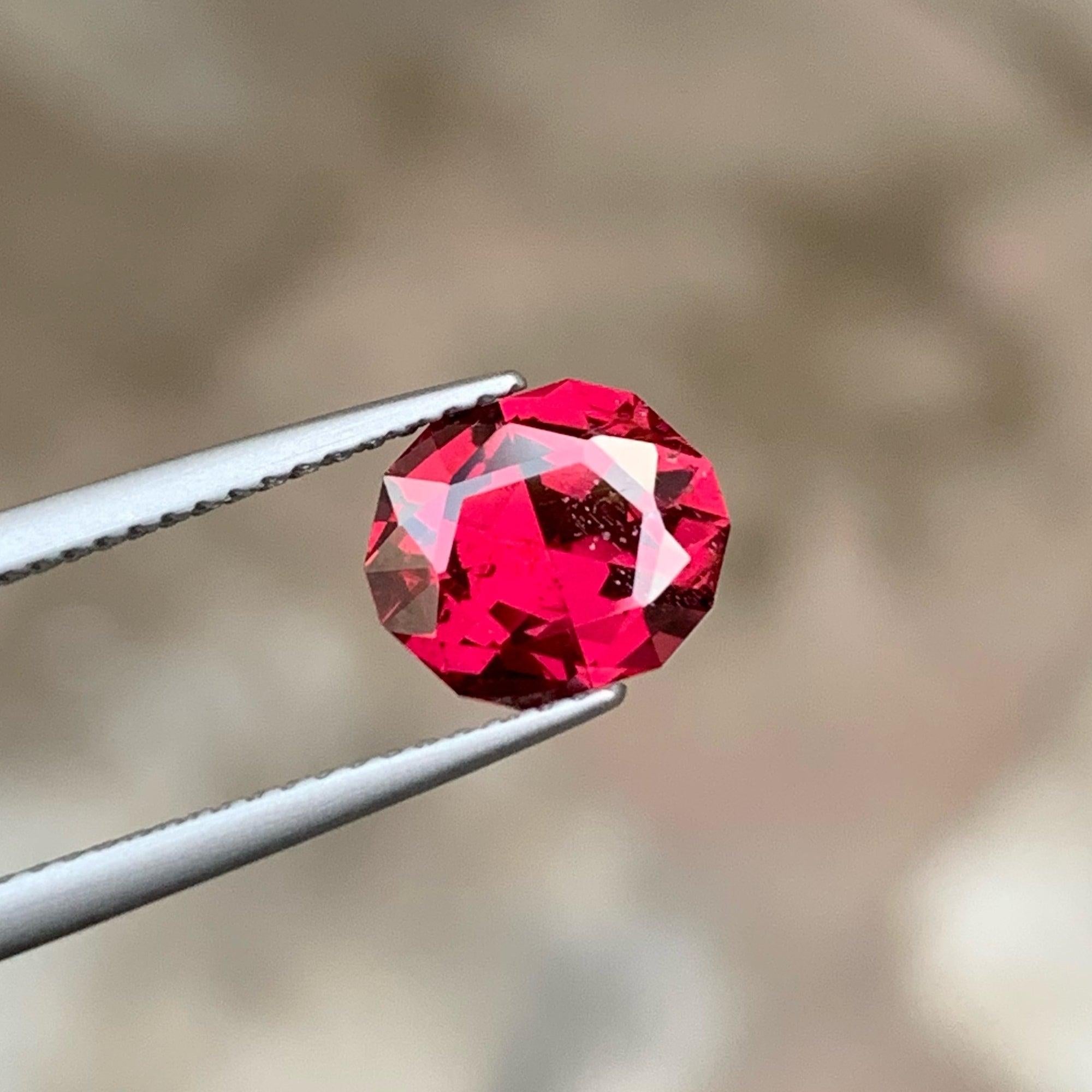 Brilliant Cut Excellent Bright Red Cut Garnet 2.50 Carats from Malawi Loose Gems Ring Jewelry For Sale