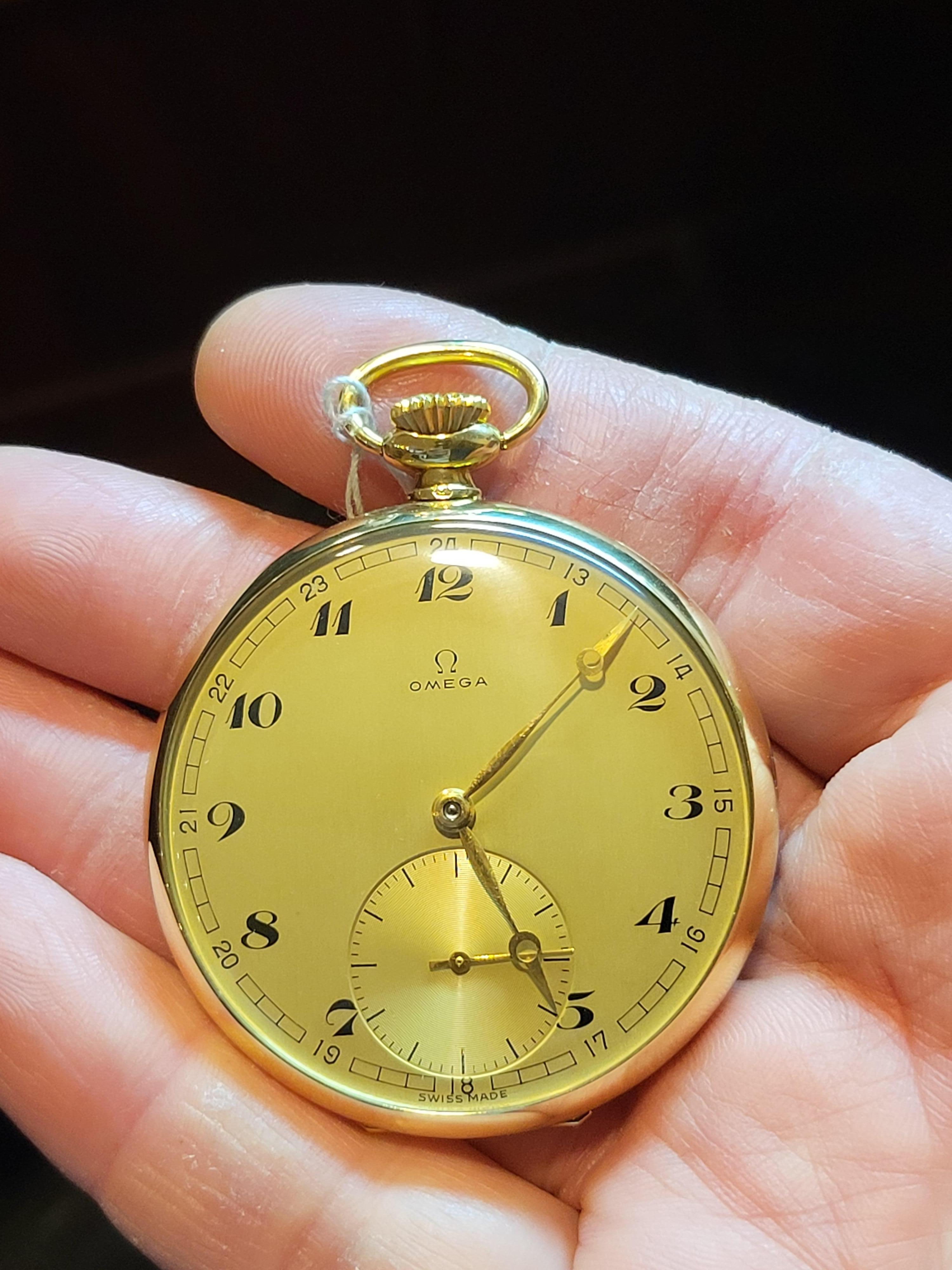Excellent Condition 14kt Yellow Gold Omega Pocket Watch, Calibre 163, Gold Dial In Excellent Condition For Sale In Antwerp, BE