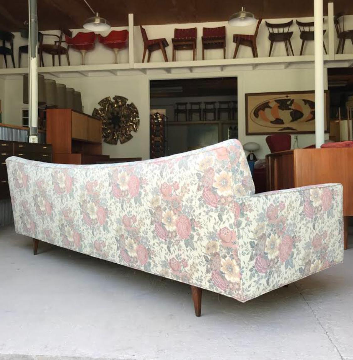 Mid-Century Modern Excellent Condition Curved Front Sofa Mid Century McCobb Style