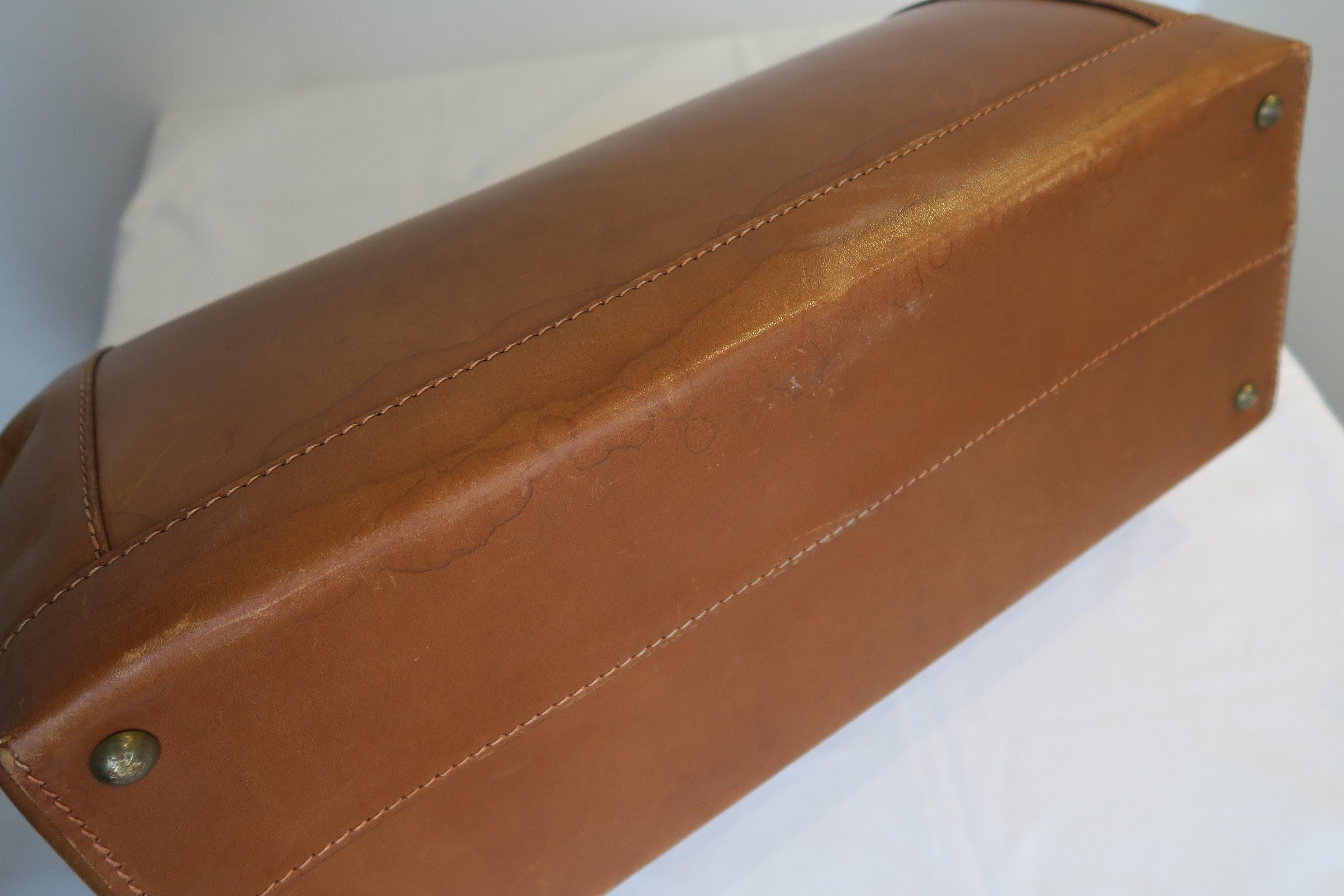 Excellent Condition Leather Medicinal Bag Made in Vienna, 1950/1960 For Sale 4