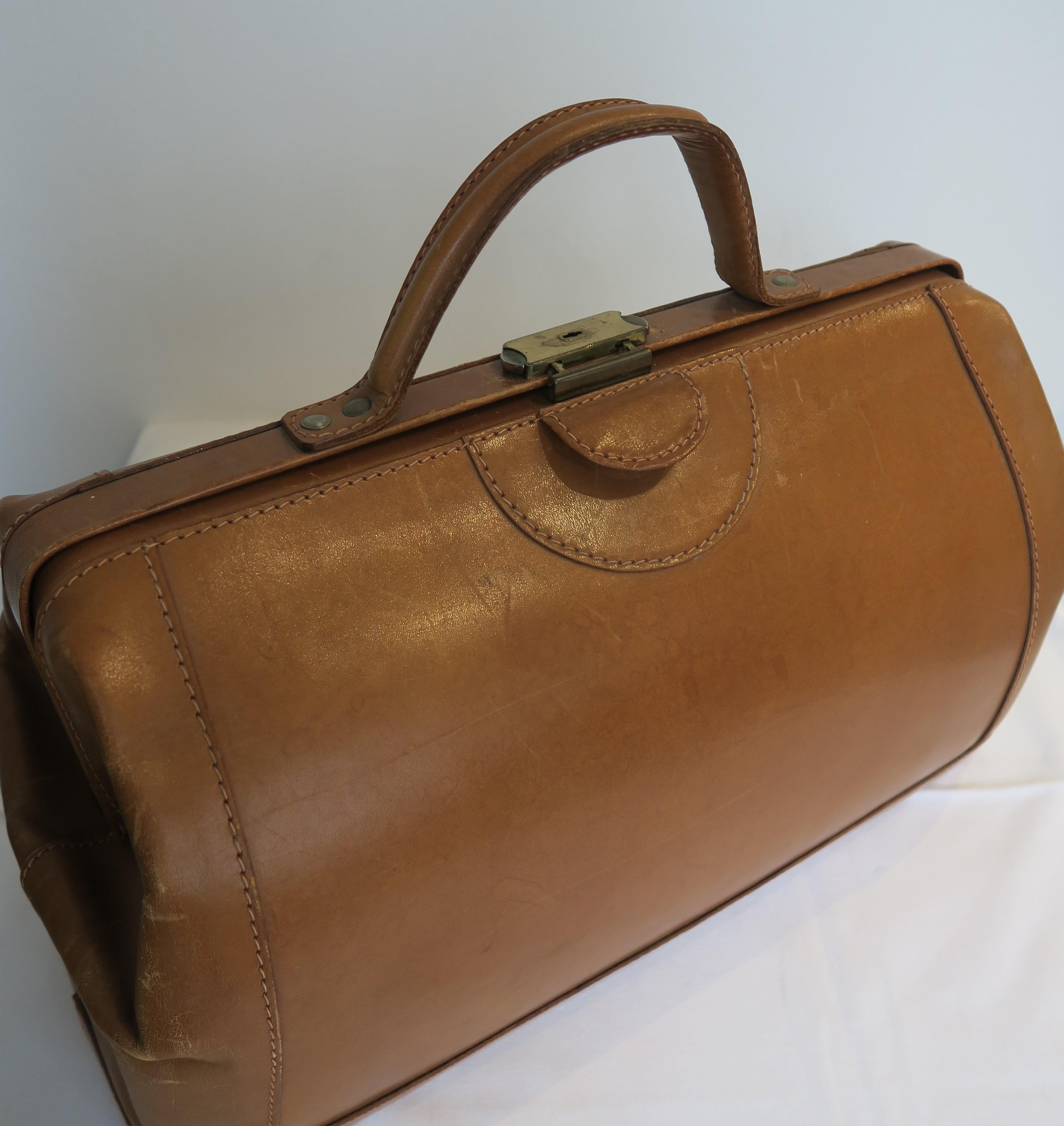 Austrian Excellent Condition Leather Medicinal Bag Made in Vienna, 1950/1960 For Sale