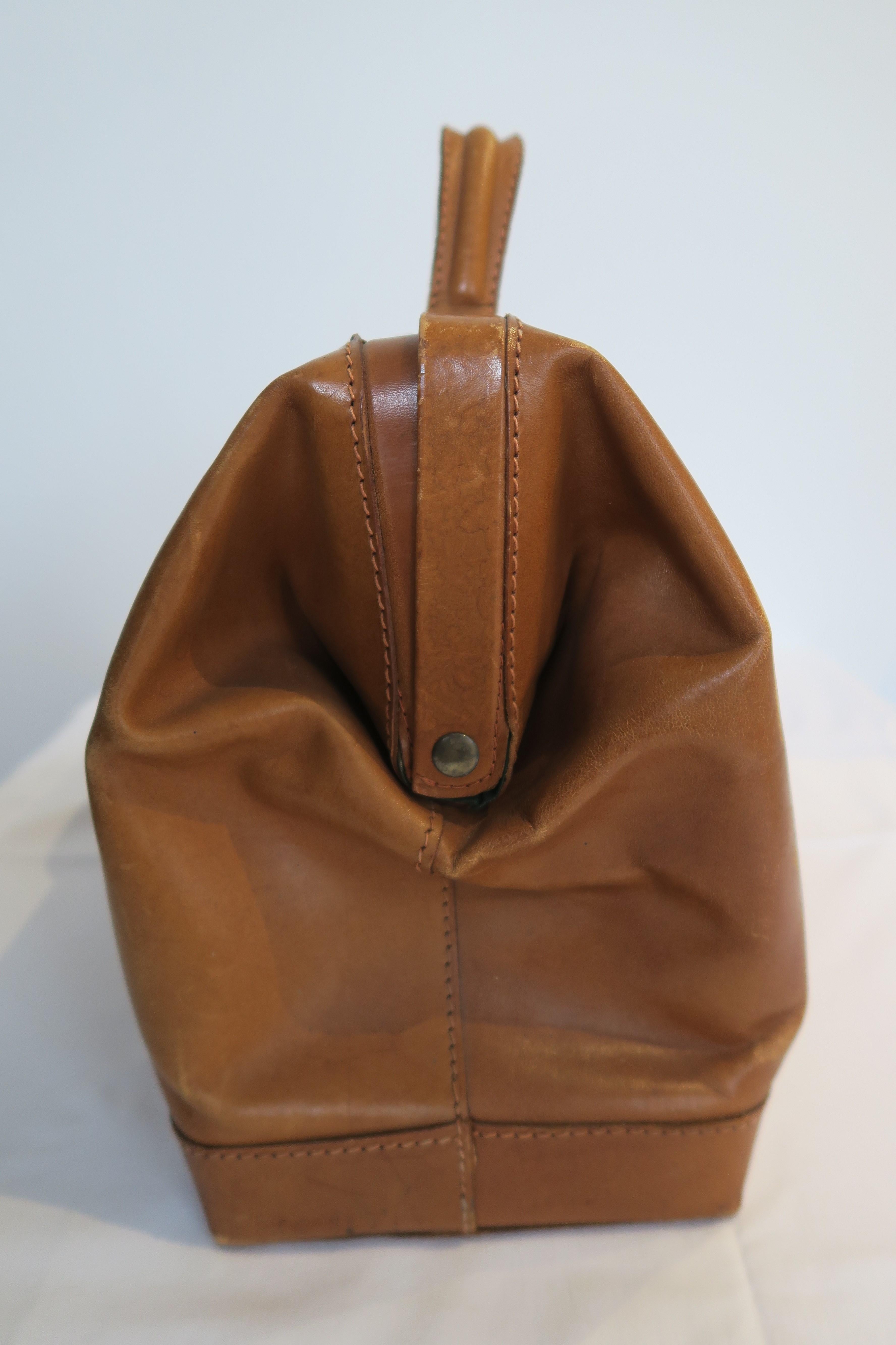 20th Century Excellent Condition Leather Medicinal Bag Made in Vienna, 1950/1960 For Sale