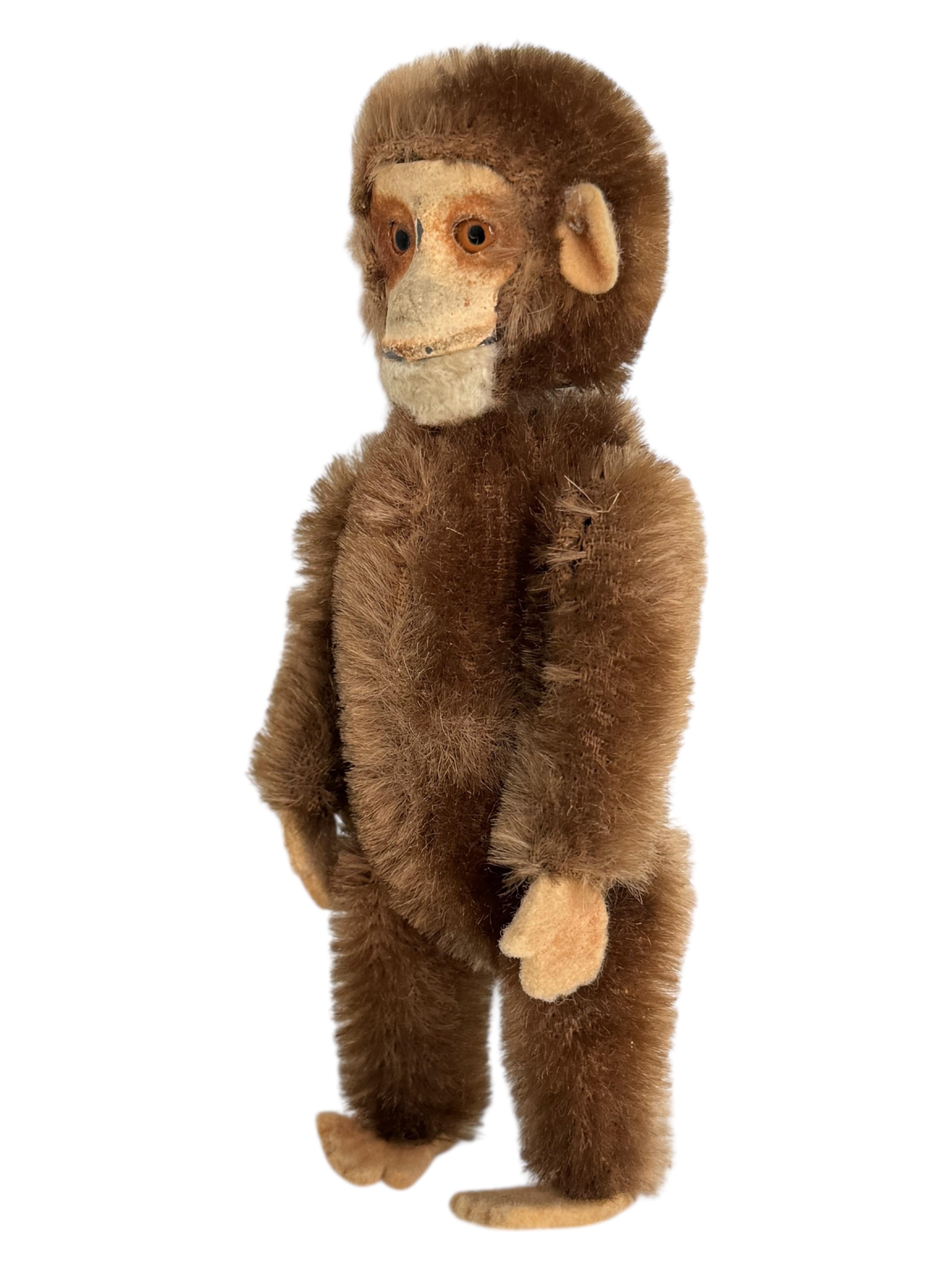 Excellent Early 1900s Schuco Monkey with Secret Perfume Holder, Germany

An exceptional early Schuco monkey, dating from the early 1900s, featuring a delightful hidden perfume holder—a charming and ingenious detail from the celebrated German