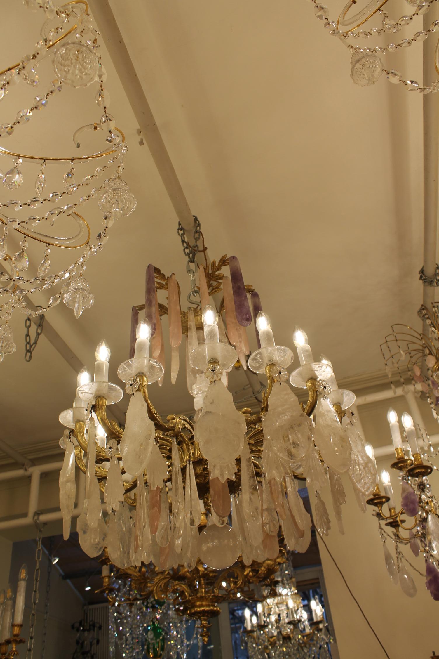 Eccellente lampadario francese in cristallo di rocca dorato-bronzo in vendita 3