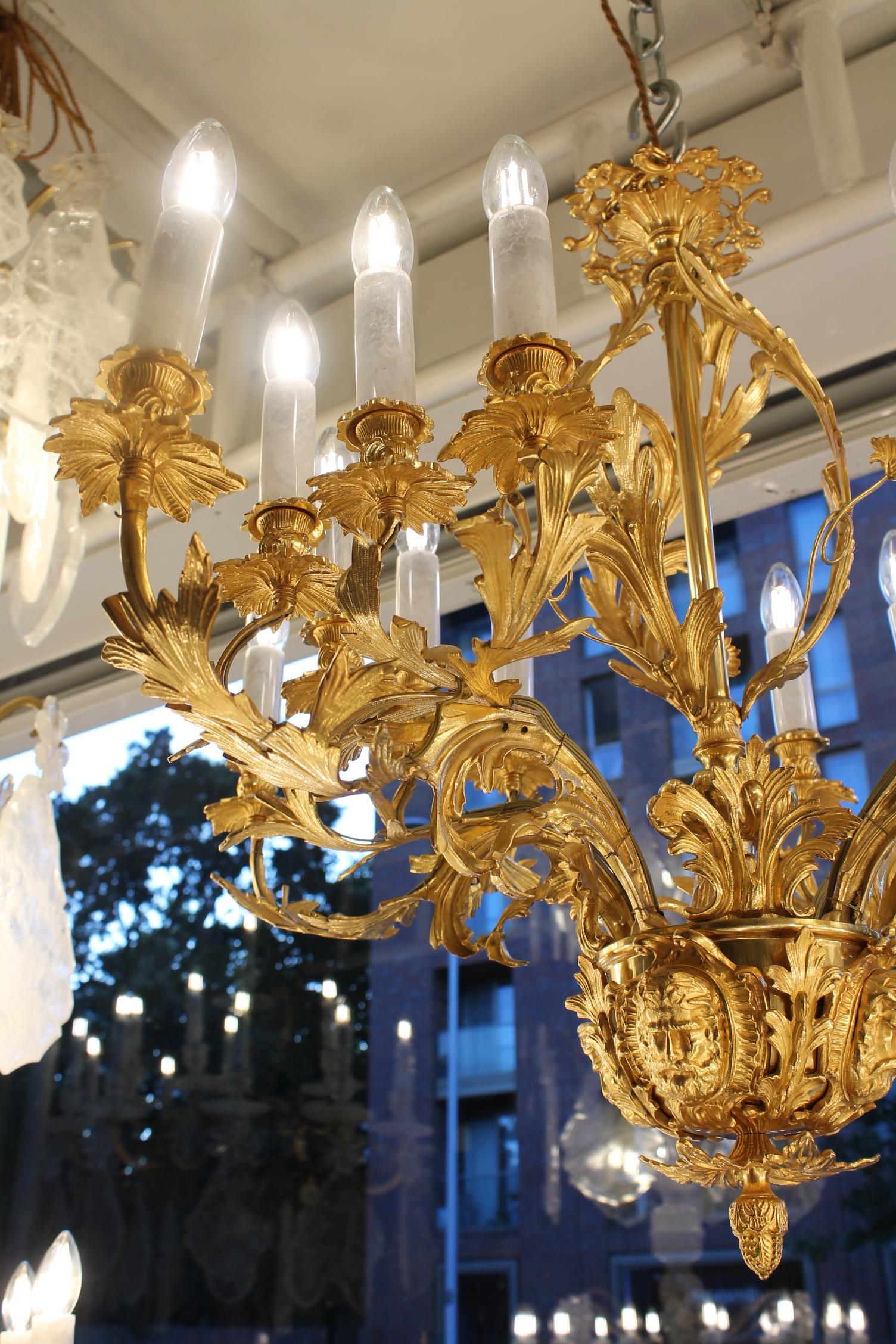 Eccellente lampadario rococò francese in cristallo di rocca e bronzo dorato in vendita 2