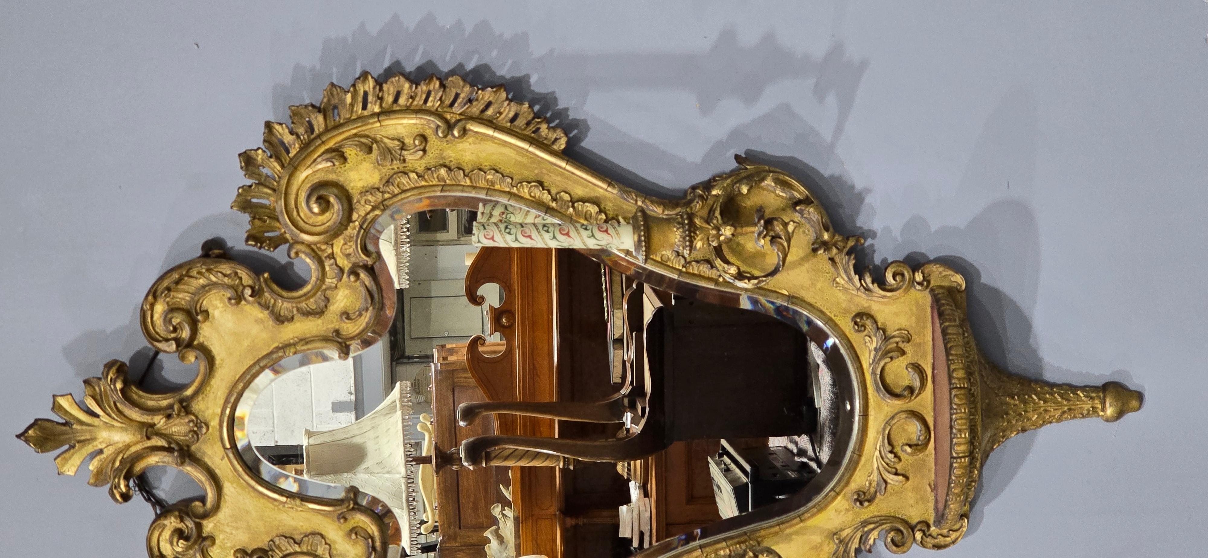 XIXe siècle Excellent Miroir Girondelle doré en vente