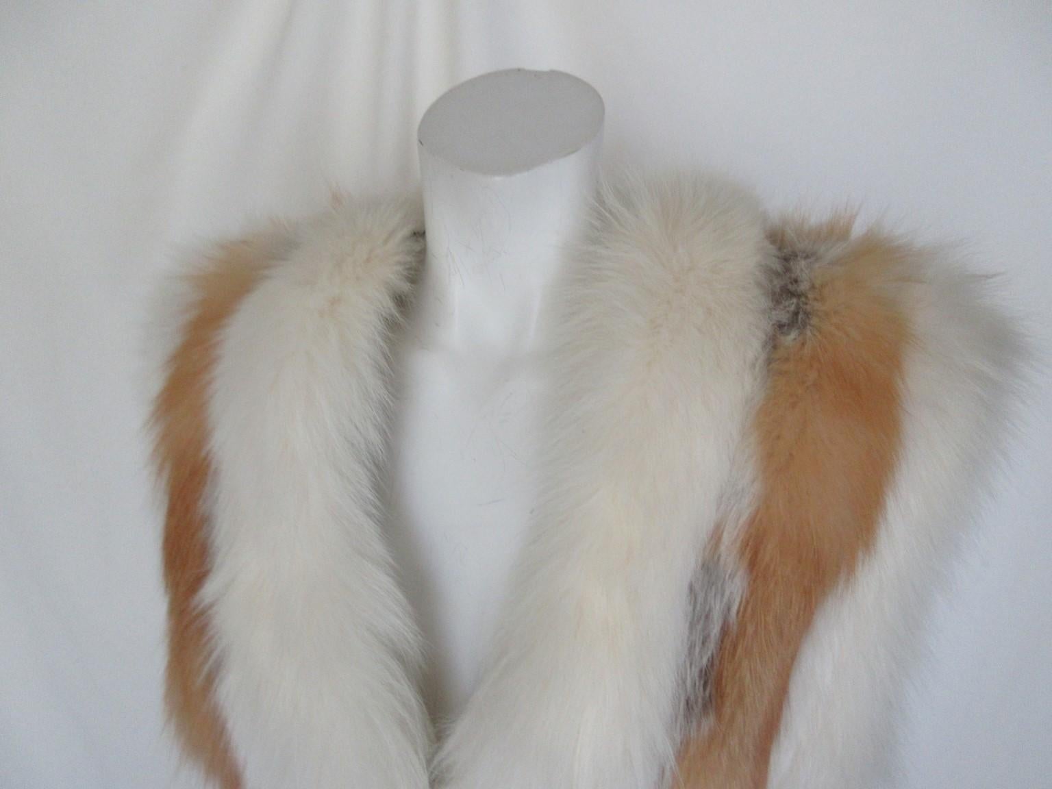 Excellent Golden Island Fox Fur Vest In Good Condition For Sale In Amsterdam, NL