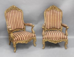 Excelente Pareja de Sillones Italianos de Madera Dorada de Finales del Siglo XIX Tallados a Mano