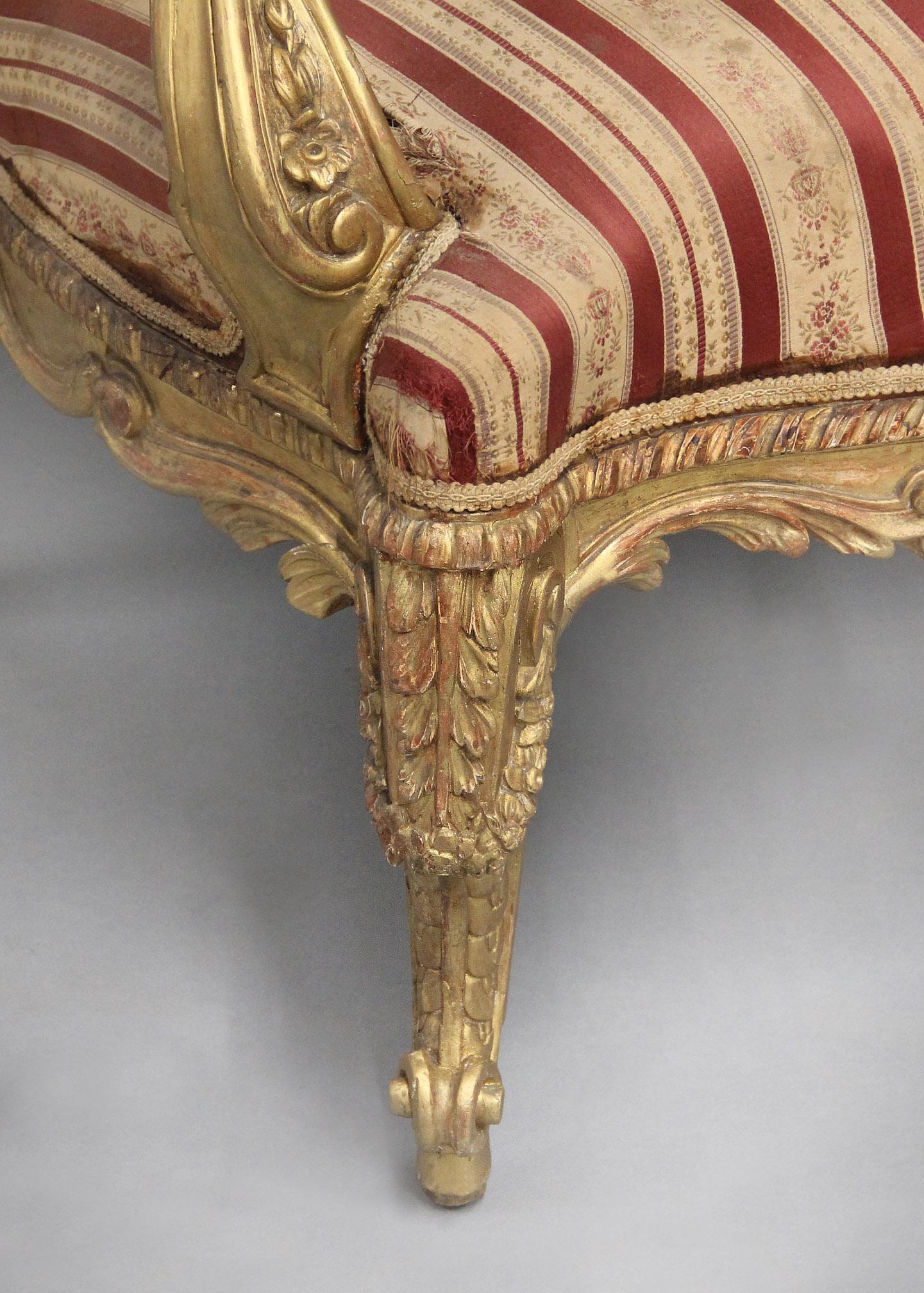 Bois doré Excellente paire de fauteuils italiens en bois doré, sculptés à la main, datant de la fin du XIXe siècle en vente