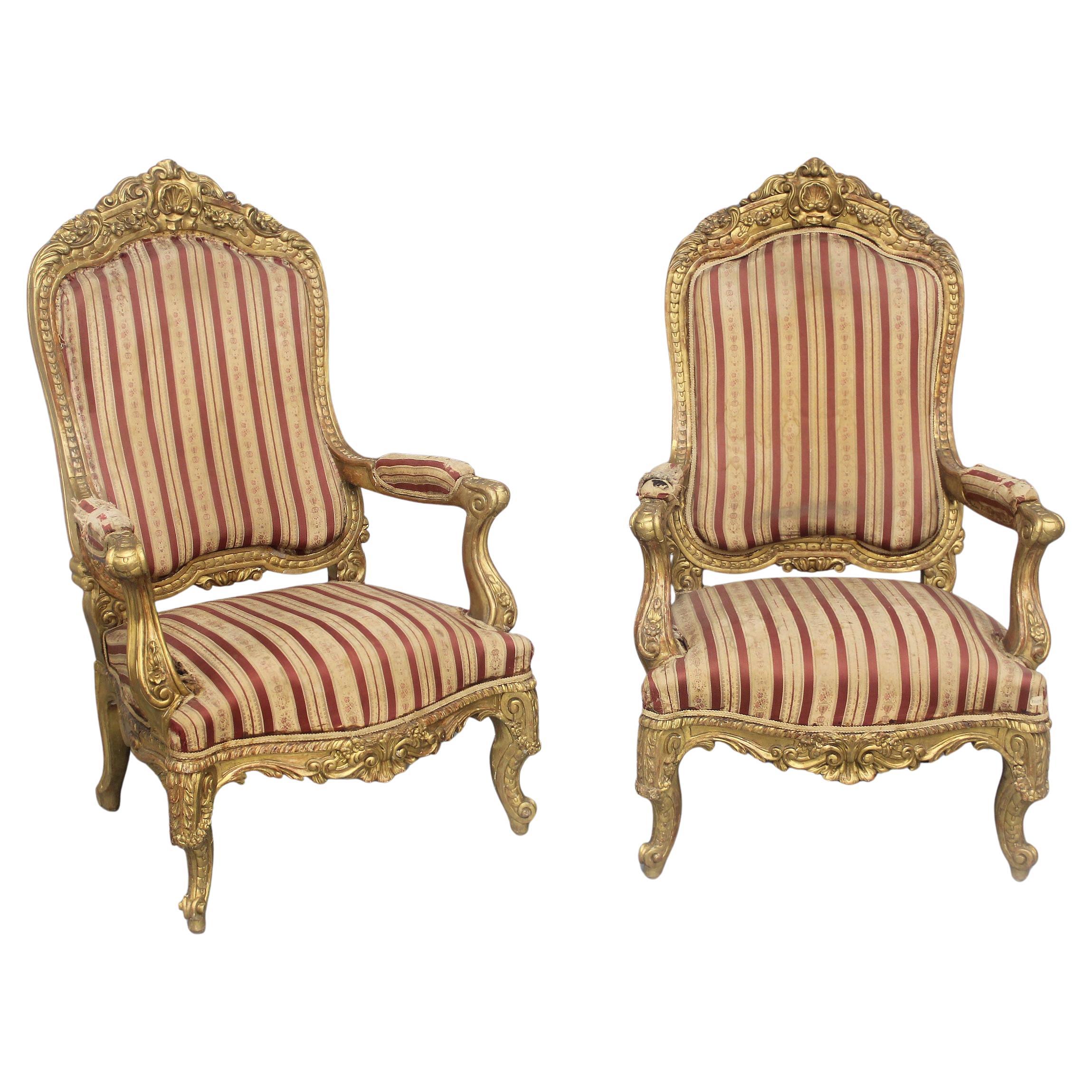 Excellente paire de fauteuils italiens en bois doré, sculptés à la main, datant de la fin du XIXe siècle