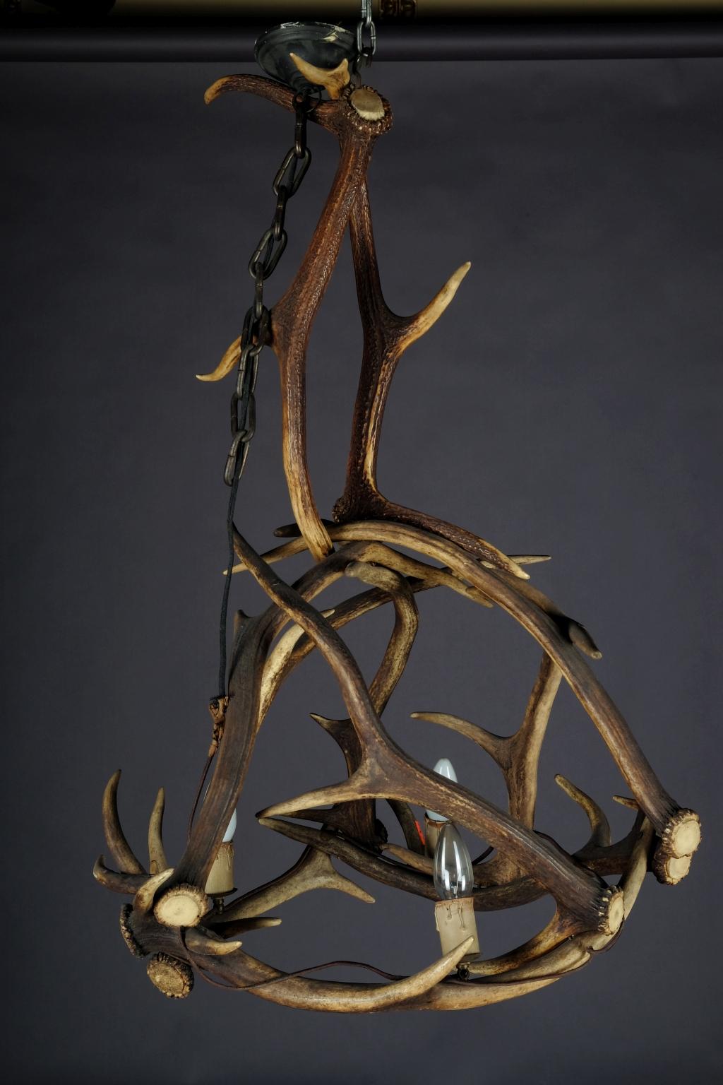 Excellent Hunting Antler Lamp or Challenge Antique in 1900
Super hunty lamp / challenge lamp, circa 1900.
Manufactured. Electrified three-flame.


(F-65).