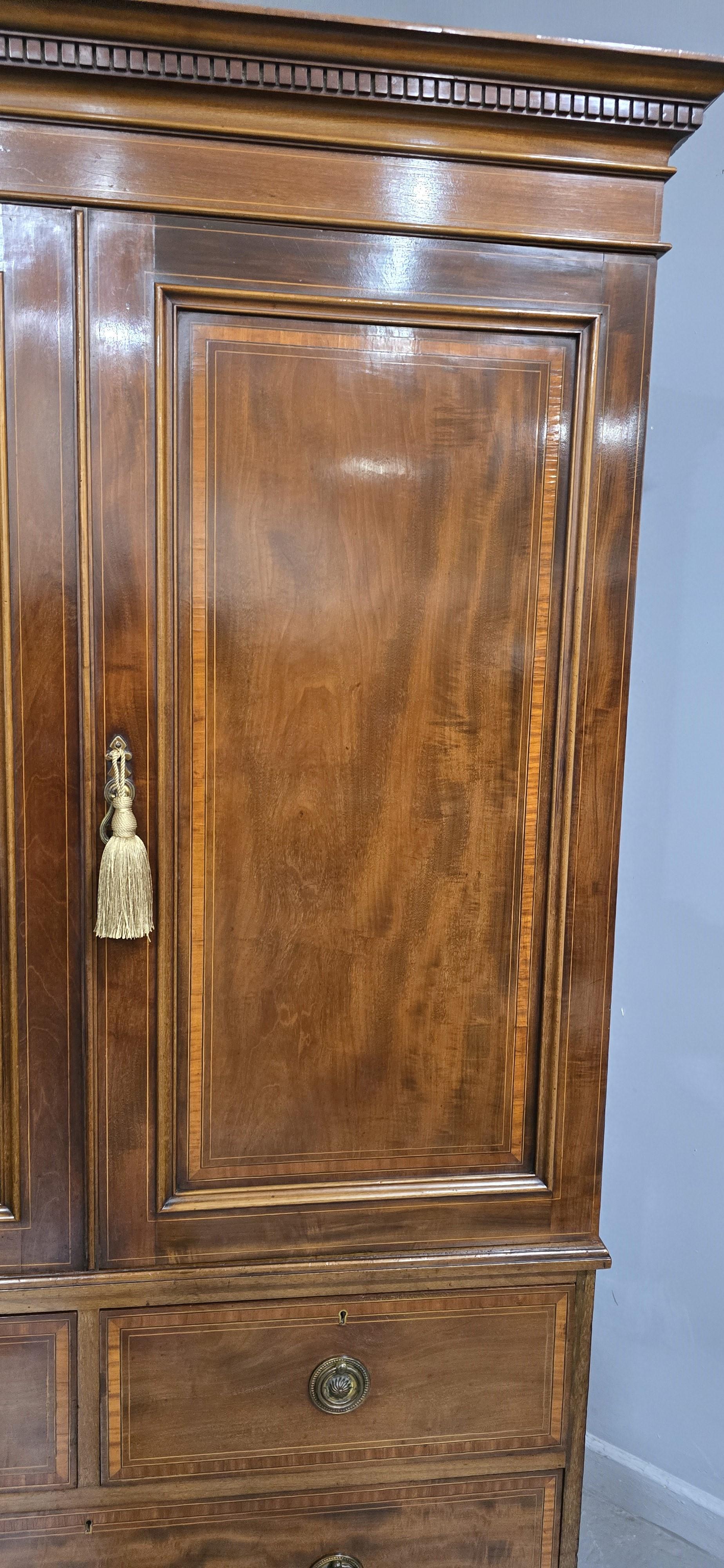 Excelente  Prensa de lino con incrustaciones Caoba en venta
