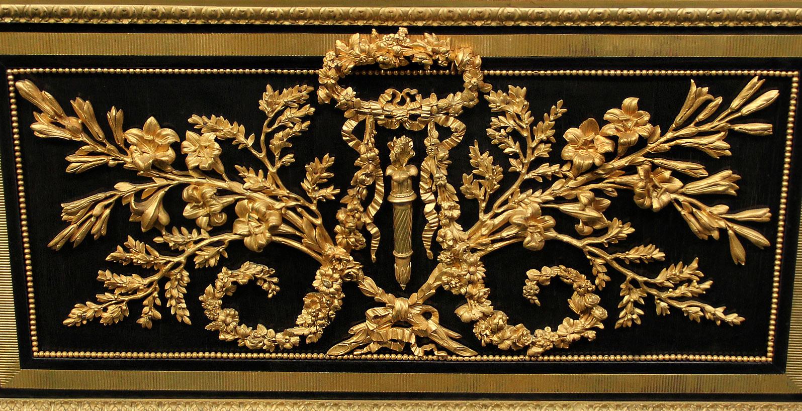 Belle Époque Eccellente commodity/server in bronzo dorato della fine del XIX secolo di Henry Dasson in vendita