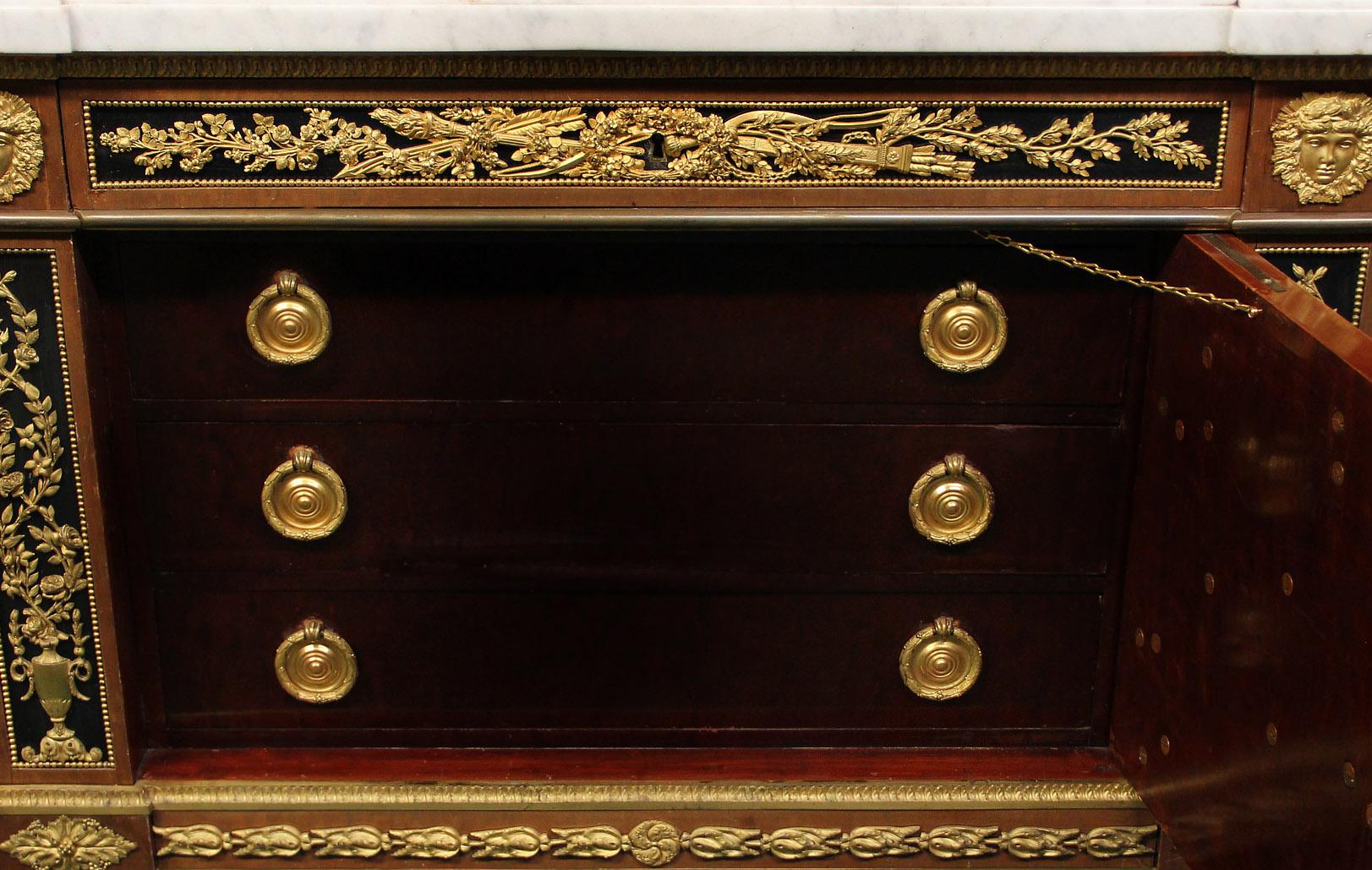 Eccellente commodity/server in bronzo dorato della fine del XIX secolo di Henry Dasson in vendita 1