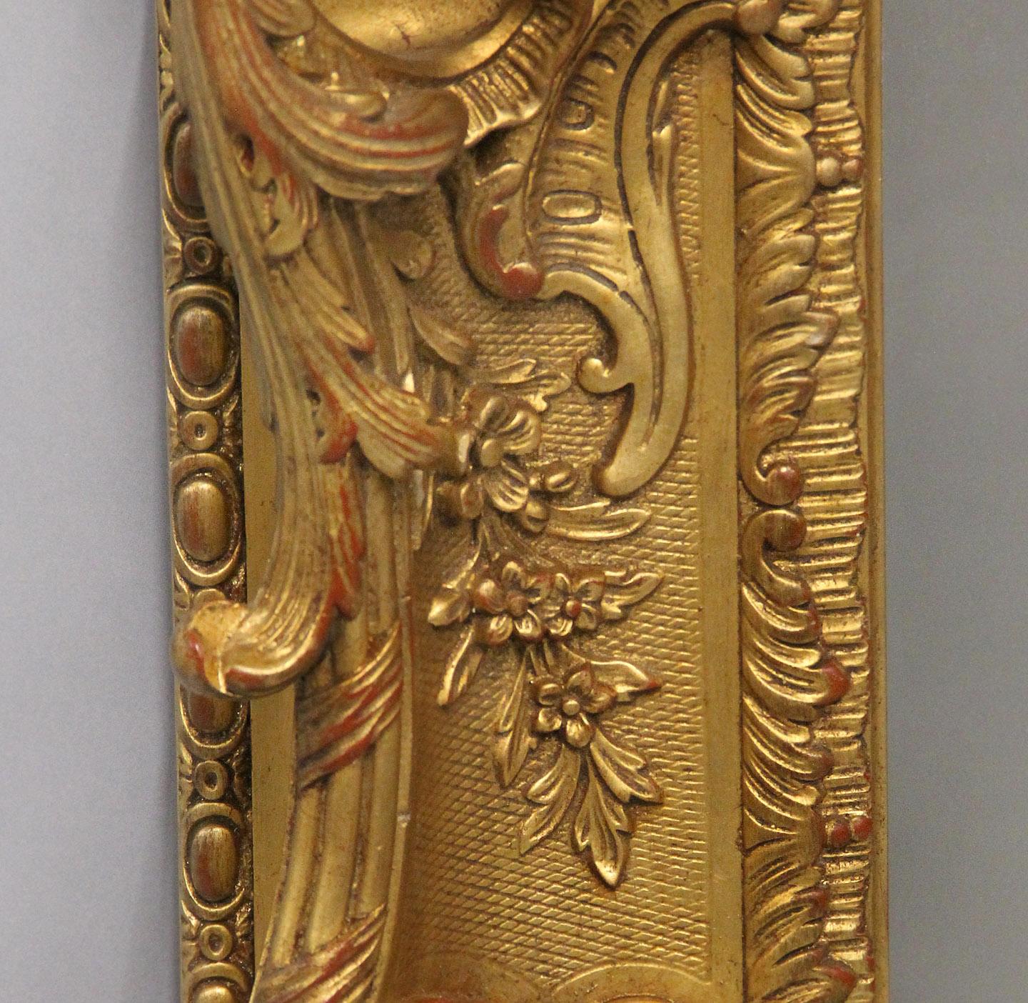 Ausgezeichneter Spiegel aus Giltwood und Gesso aus dem späten 19. (Handgeschnitzt) im Angebot