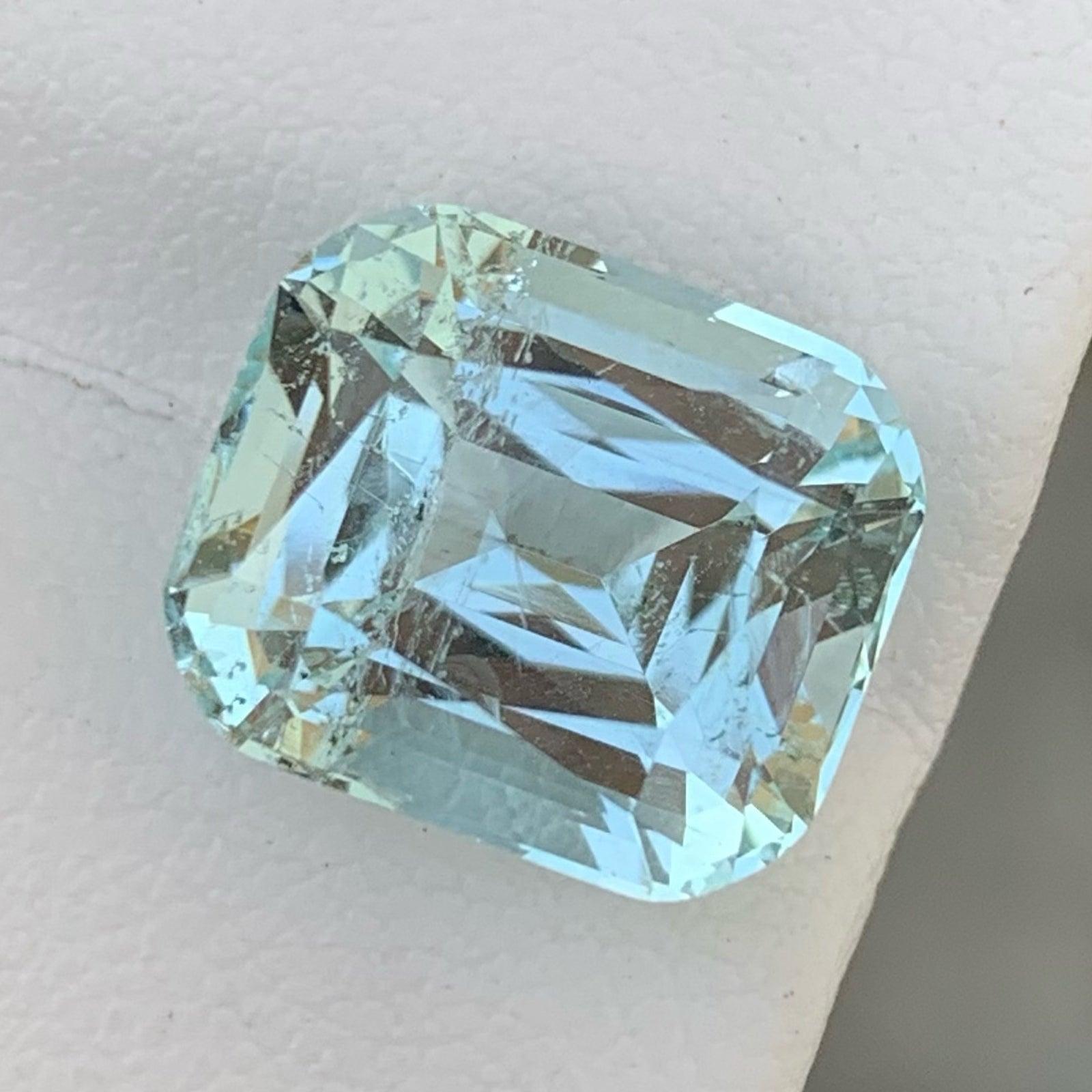 Excellent Natural Blue Aquamarine Gemstone 6.65 Carats Fine Gems Fine Jewelry In New Condition For Sale In Bangkok, TH