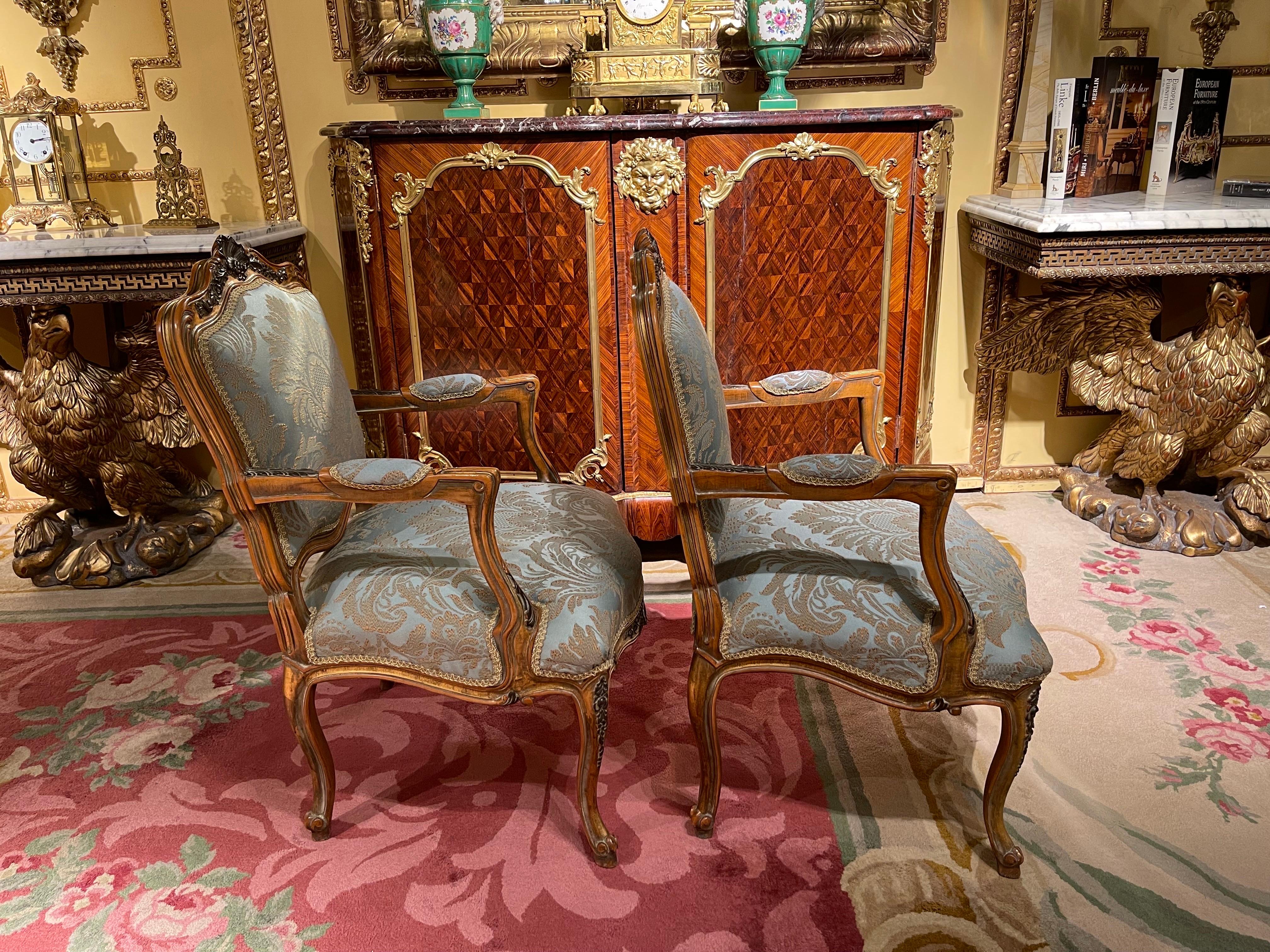 Excellent groupe de sièges français Noble/ Groupe Sofa Louis XV en vente 6
