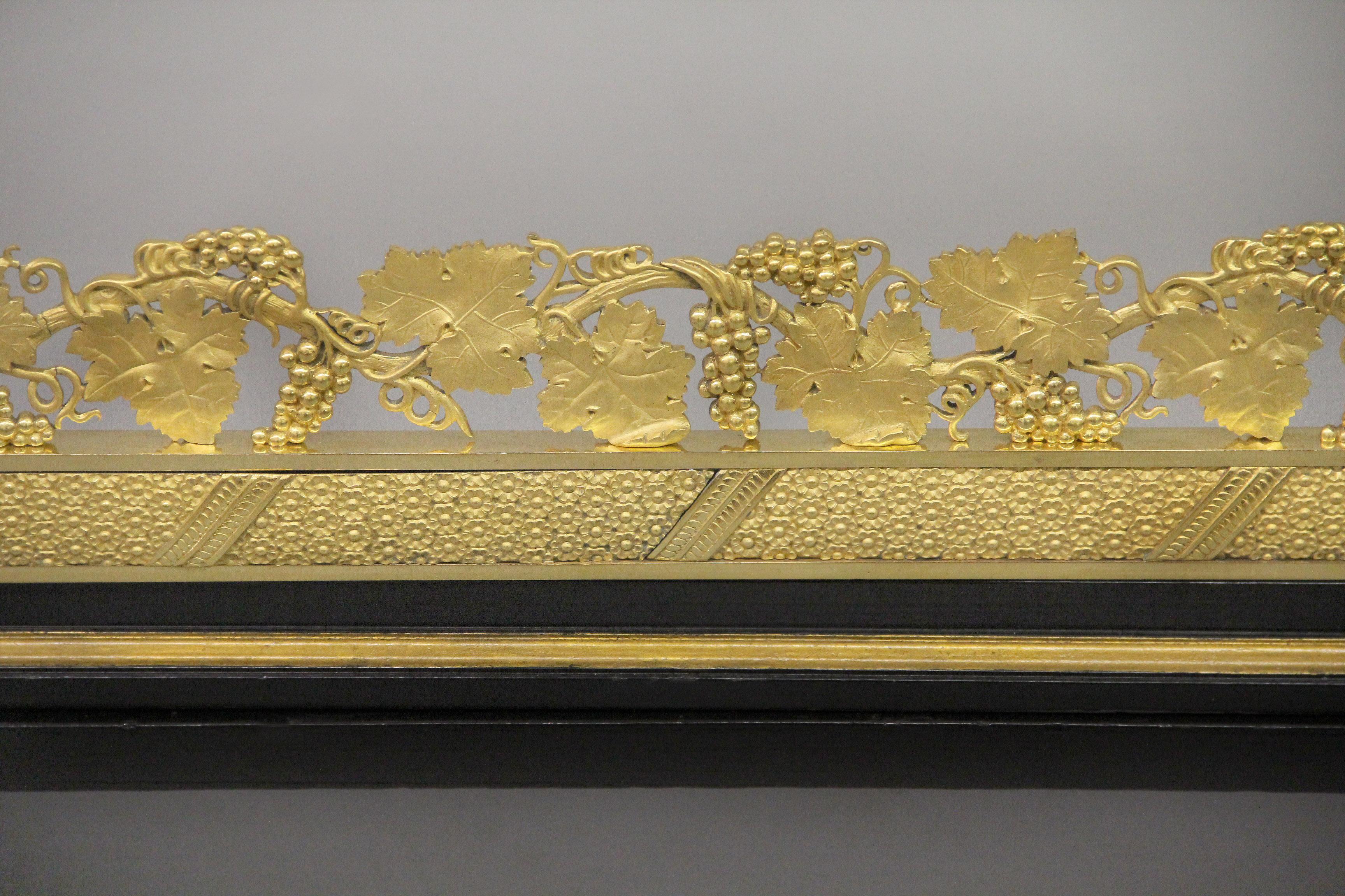 Excellent Quality 19th Century Gilt Bronze Surtout De Table on Low Stands In Good Condition For Sale In New York, NY