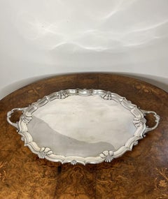Vassoio da tè di grandi dimensioni in argento edoardiano di eccellente qualità