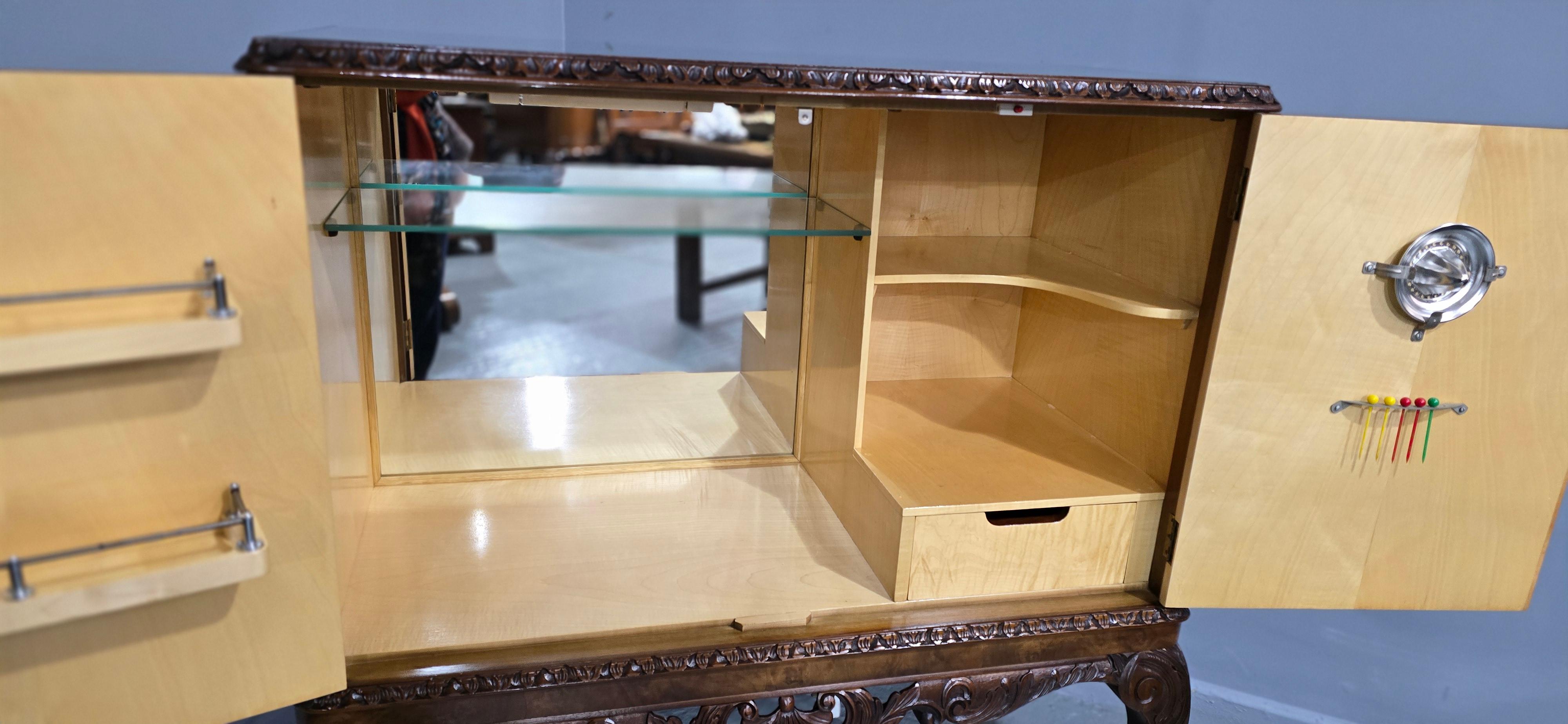 Mueble coctelero de nogal con rebabas de excelente calidad en venta 2