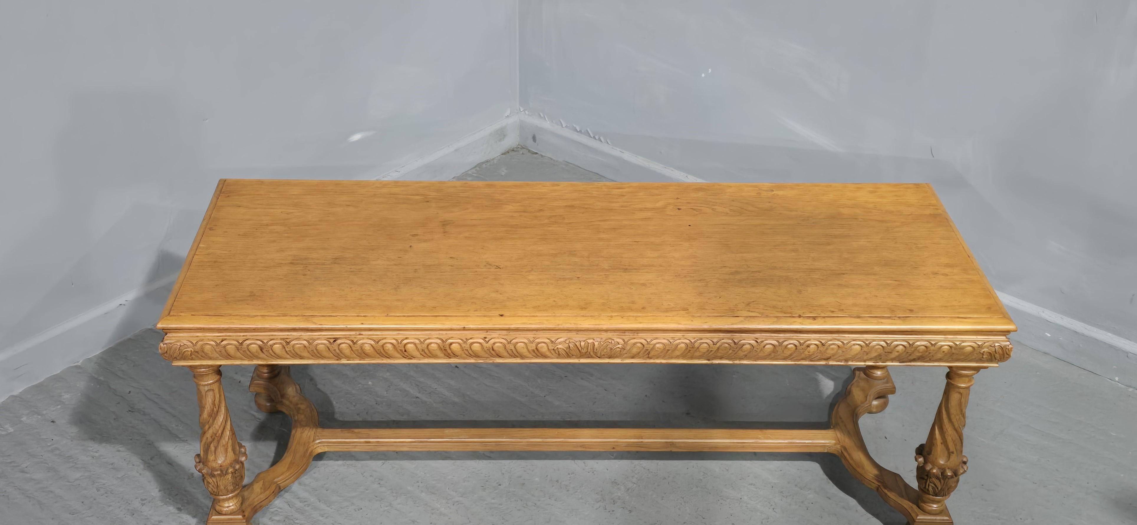 Fußbankhocker in hervorragender Qualität (20. Jahrhundert) im Angebot