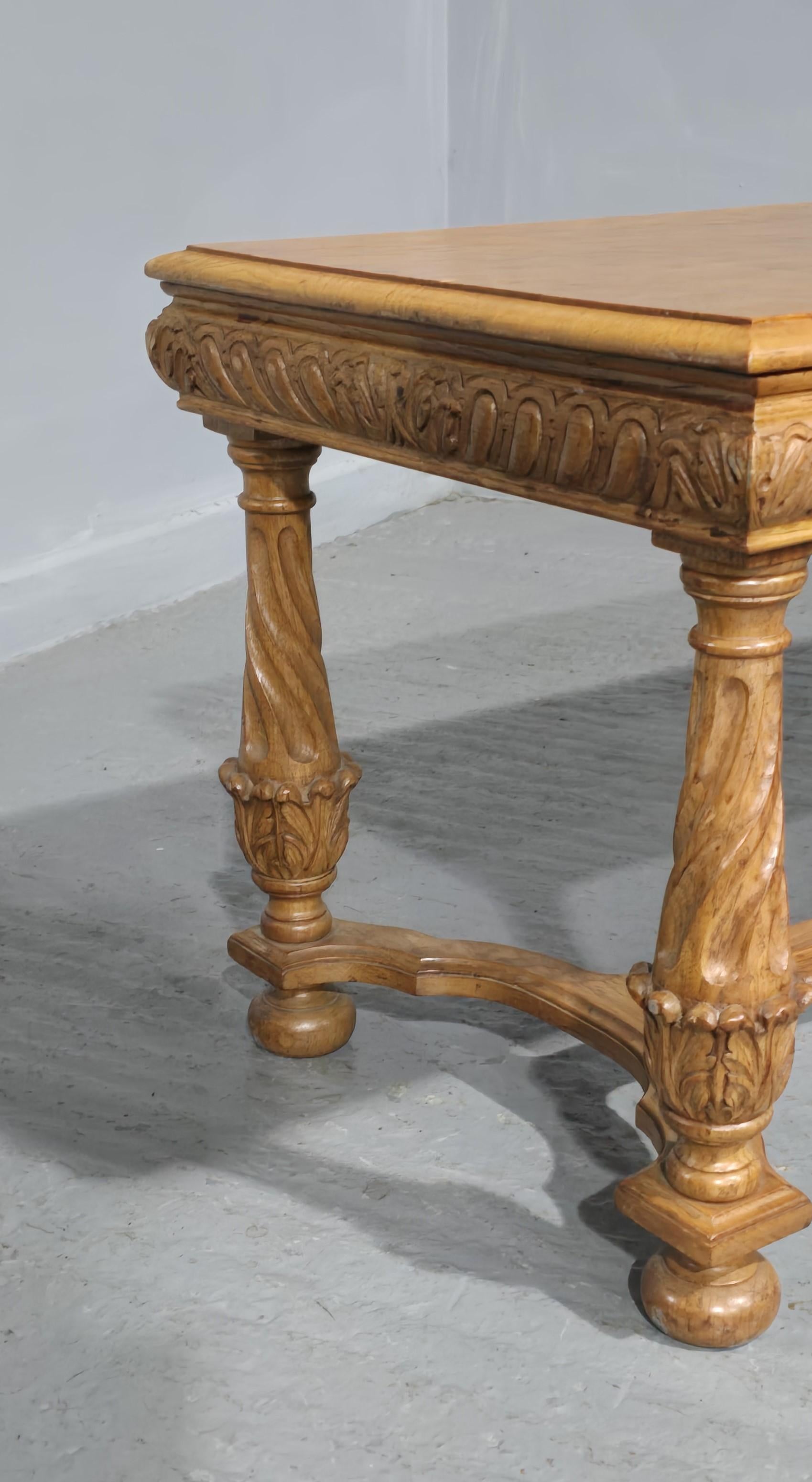 Fußbankhocker in hervorragender Qualität (Eichenholz) im Angebot