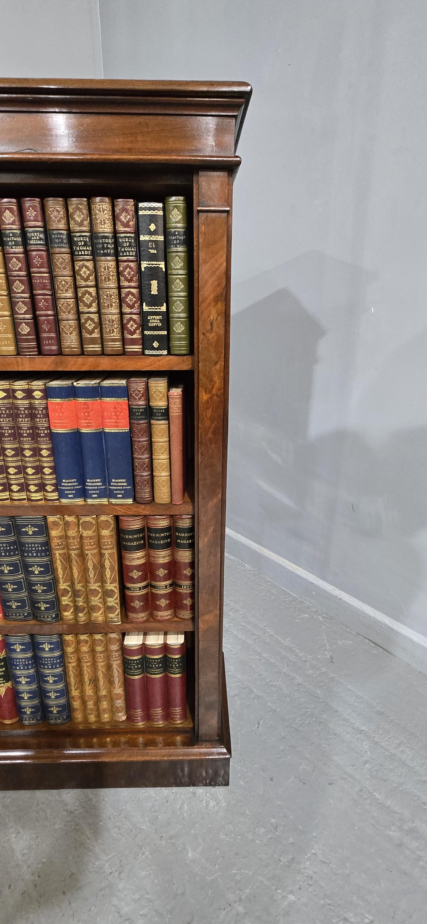 English Excellent Quality Mahogany Open Adjustable Library Bookcase For Sale