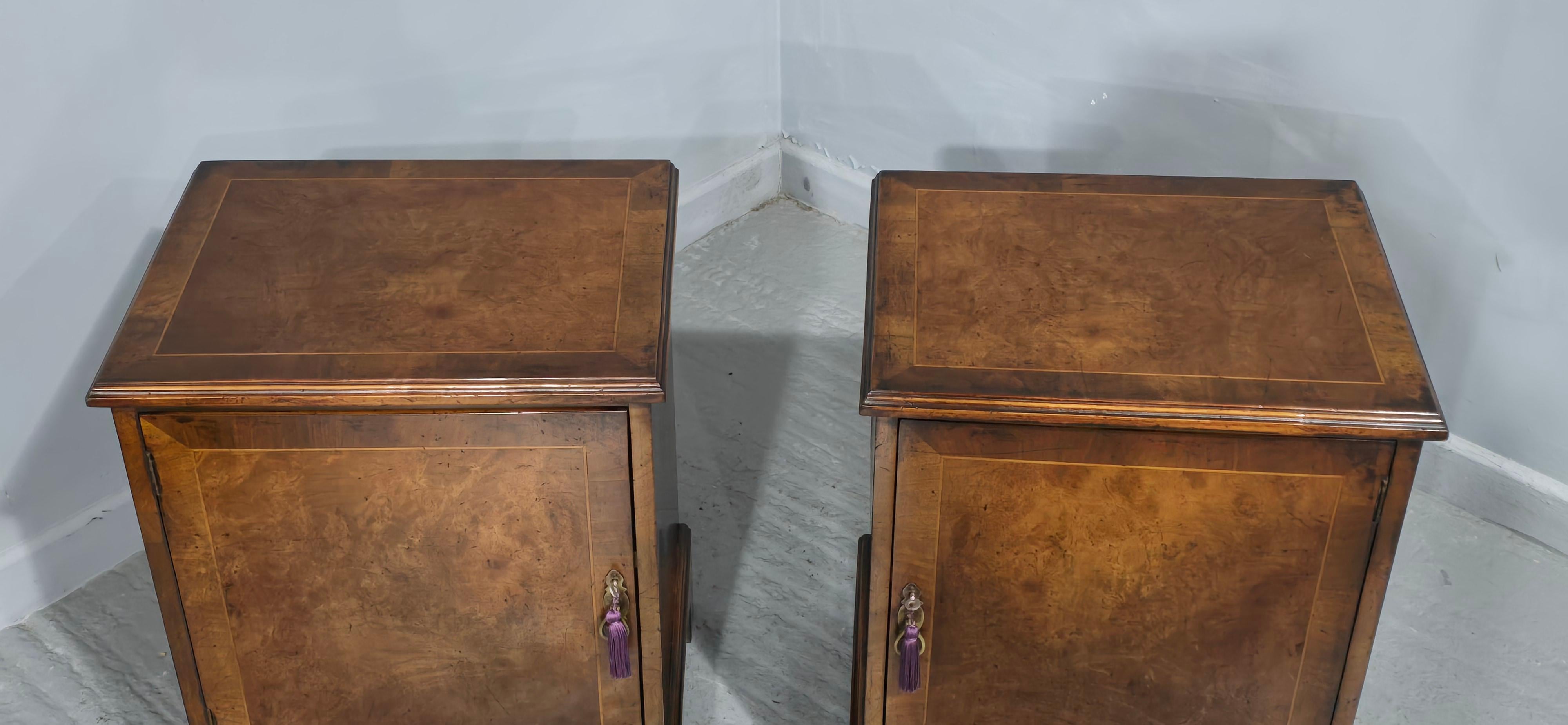 Excellent Quality Pair Burr Walnut Bedside Cabinets (Queen Anne) im Angebot