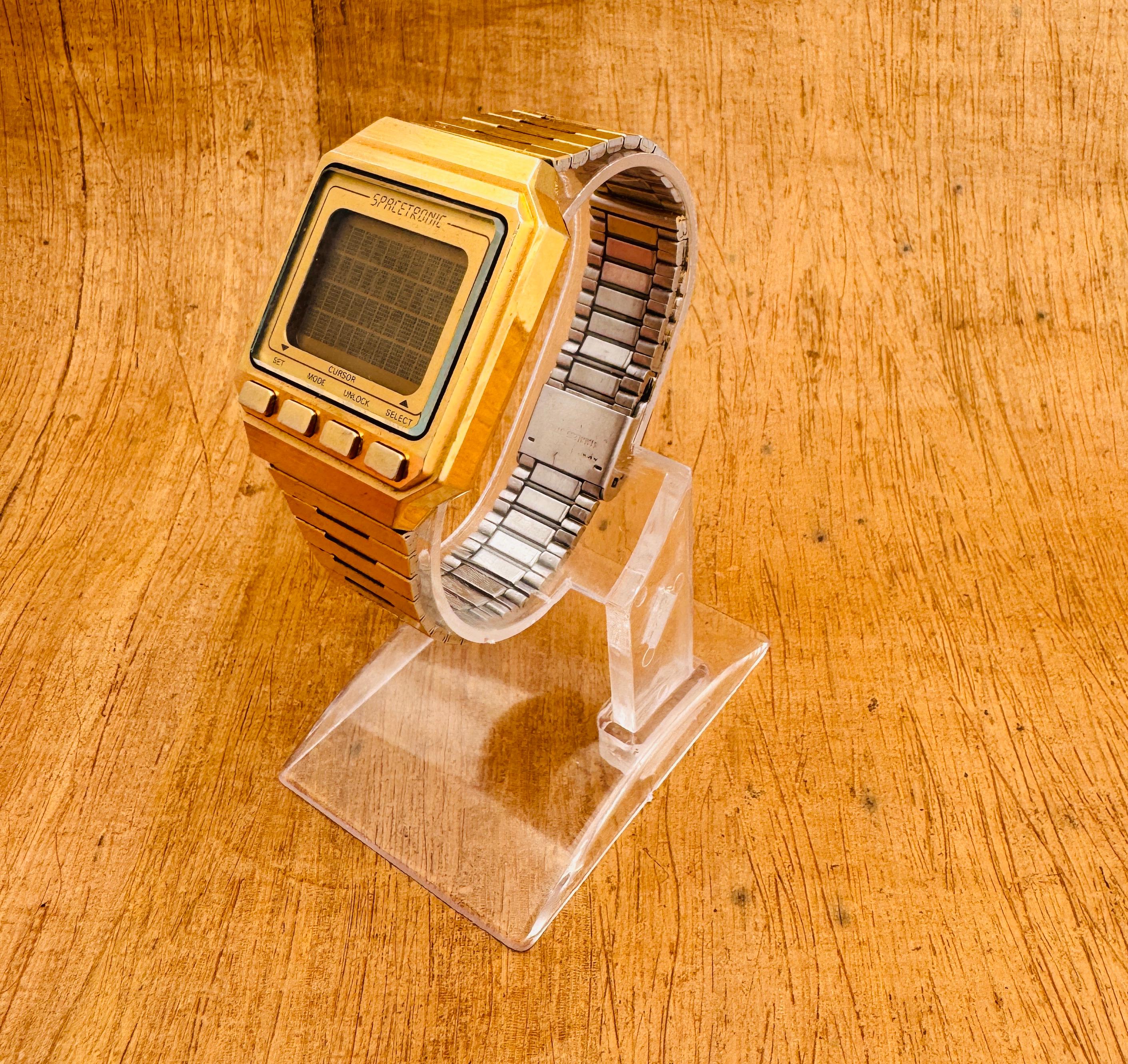 EXCELLENT RARE SEIKO Spacetronic Gold Plated W0300010 DIGITAL ISLAMIC WATCH 1