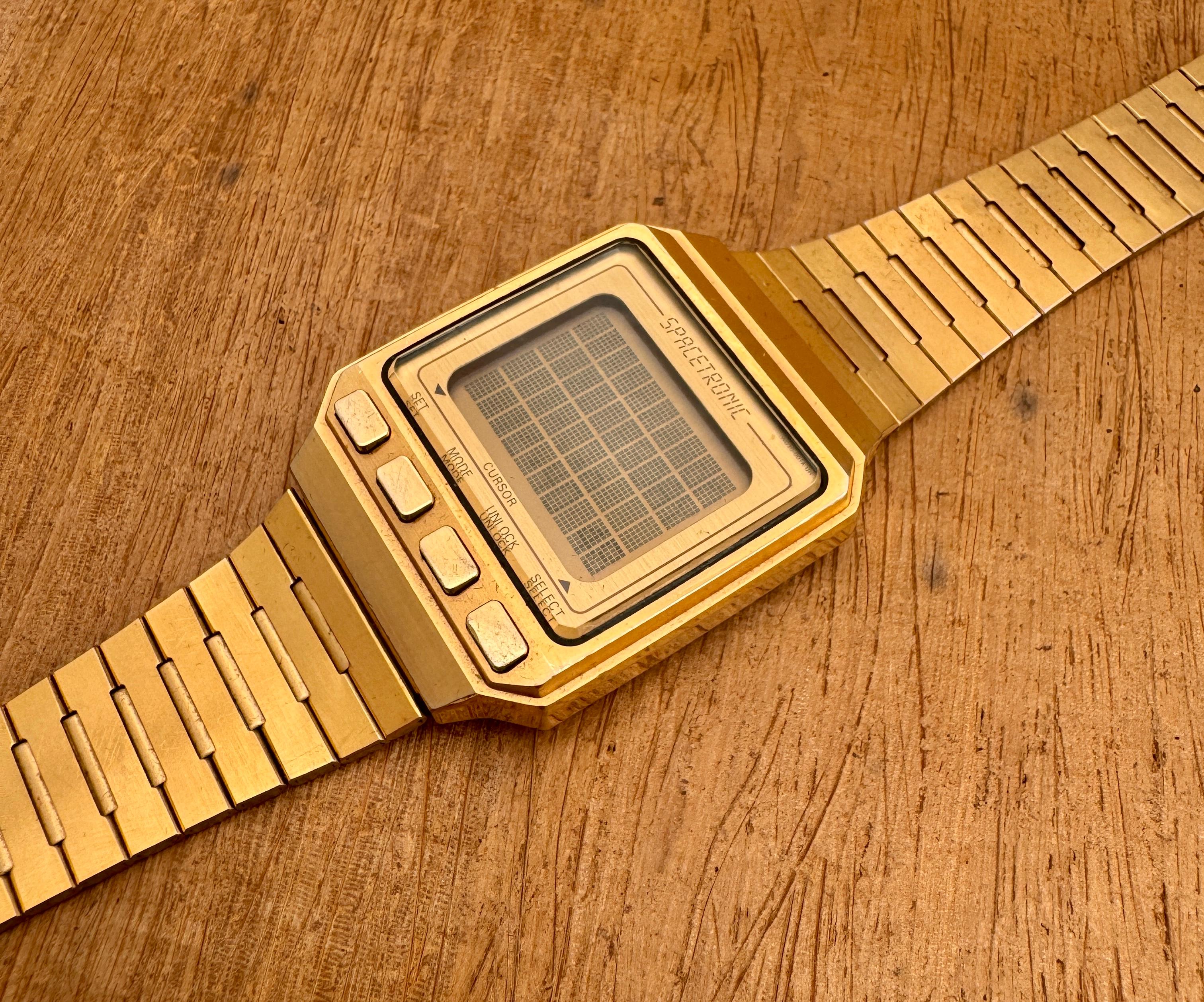 EXCELLENT RARE SEIKO Spacetronic Gold Plated W0300010 DIGITAL ISLAMIC WATCH 2