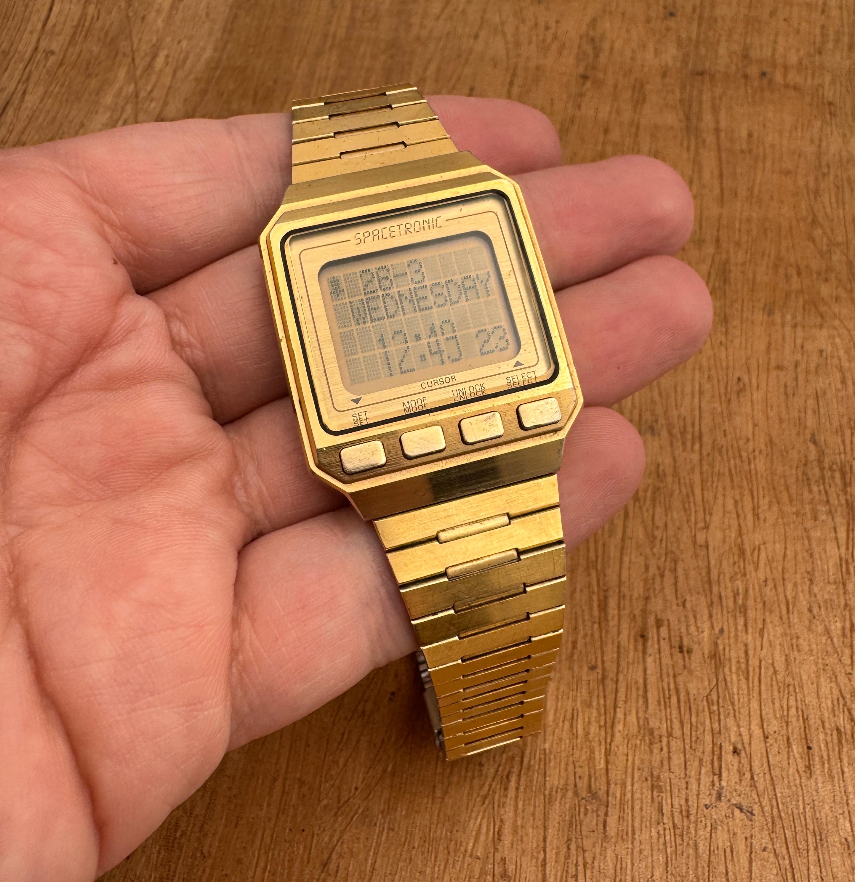 EXCELLENT RARE SEIKO Spacetronic Gold Plated W0300010 DIGITAL ISLAMIC WATCH 4