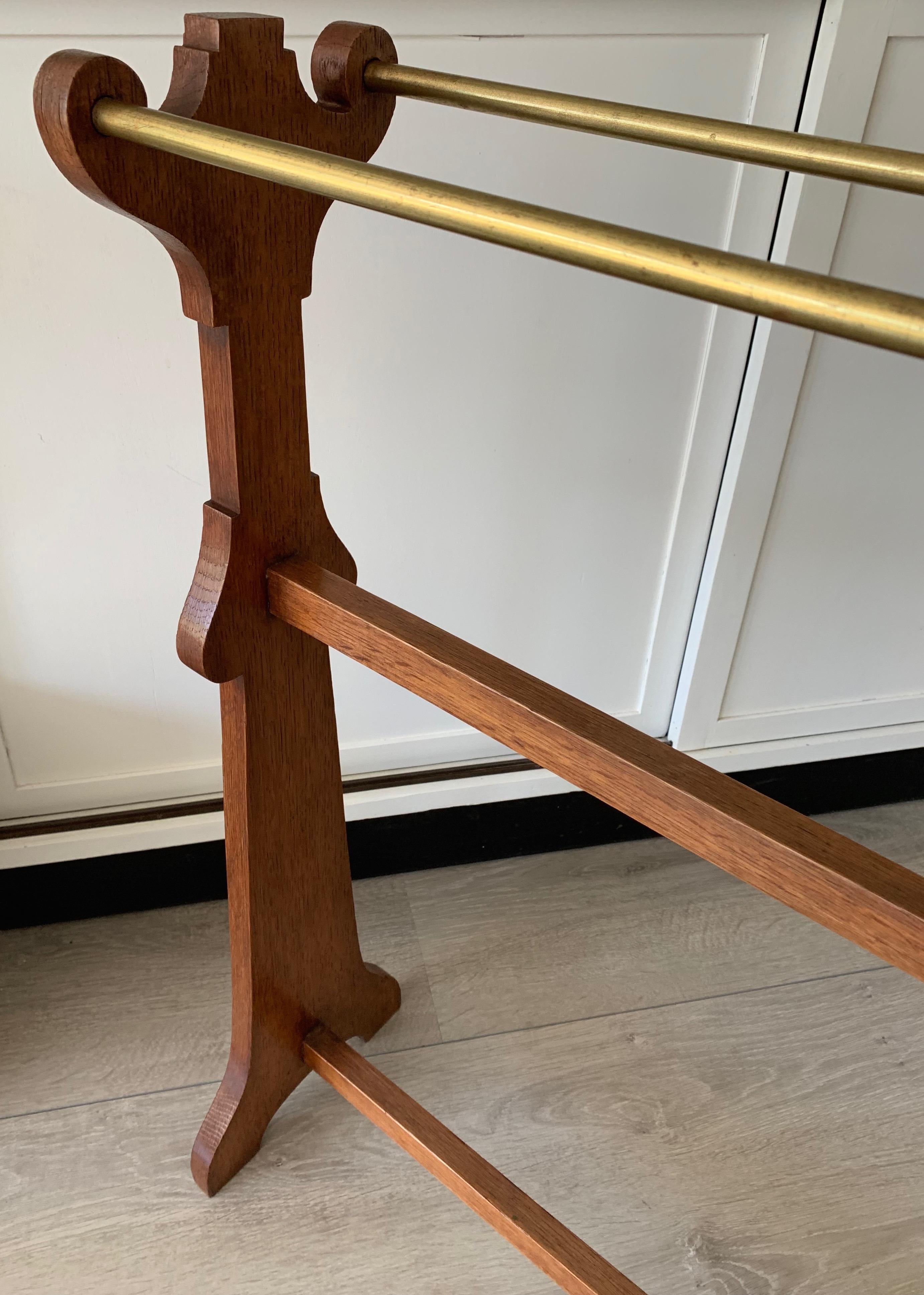 Arts and Crafts Solid Oak and Brass Towel Rack, circa 1900 7
