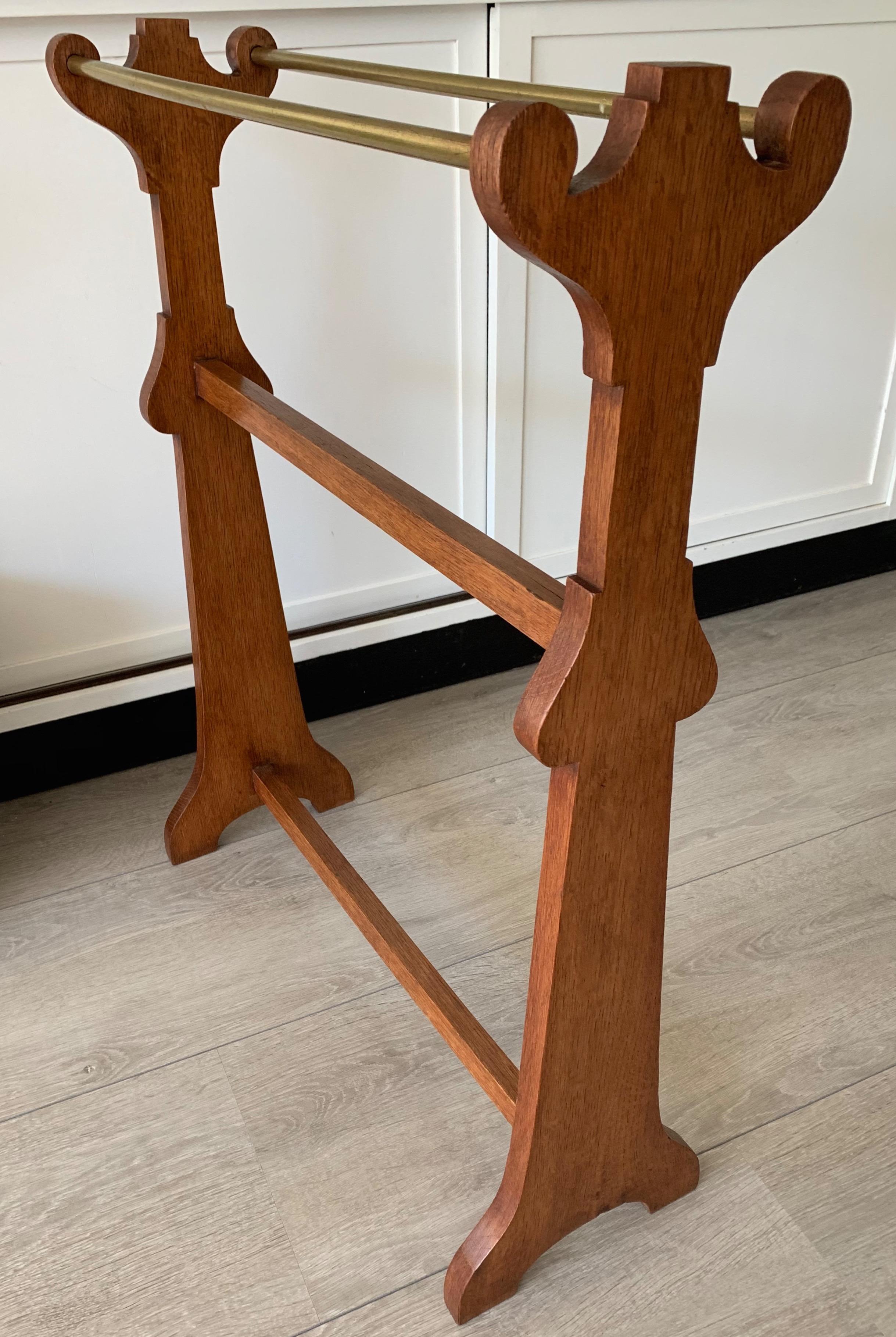 Arts and Crafts Solid Oak and Brass Towel Rack, circa 1900 For Sale 10