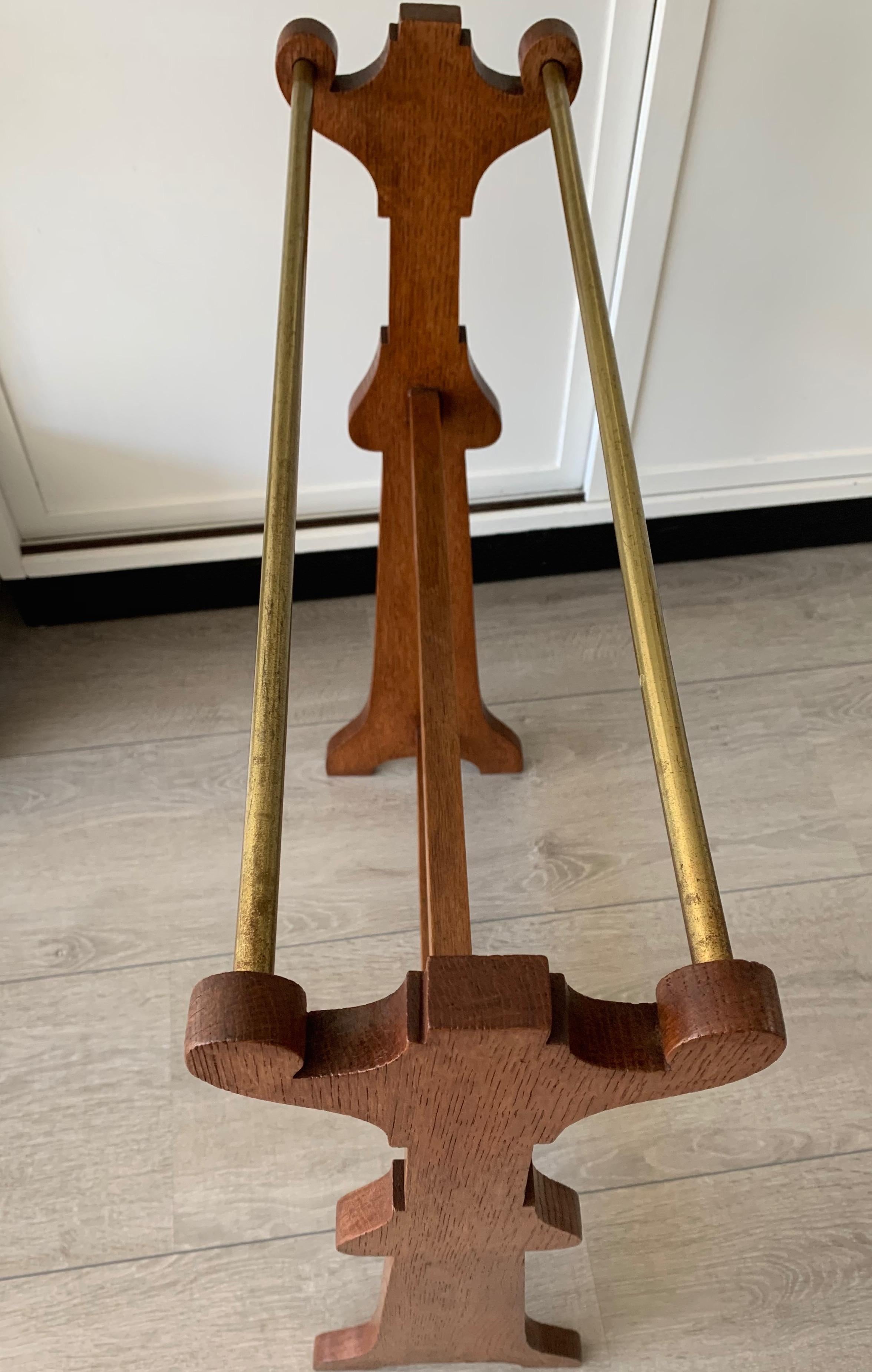 Arts and Crafts Solid Oak and Brass Towel Rack, circa 1900 In Excellent Condition For Sale In Lisse, NL