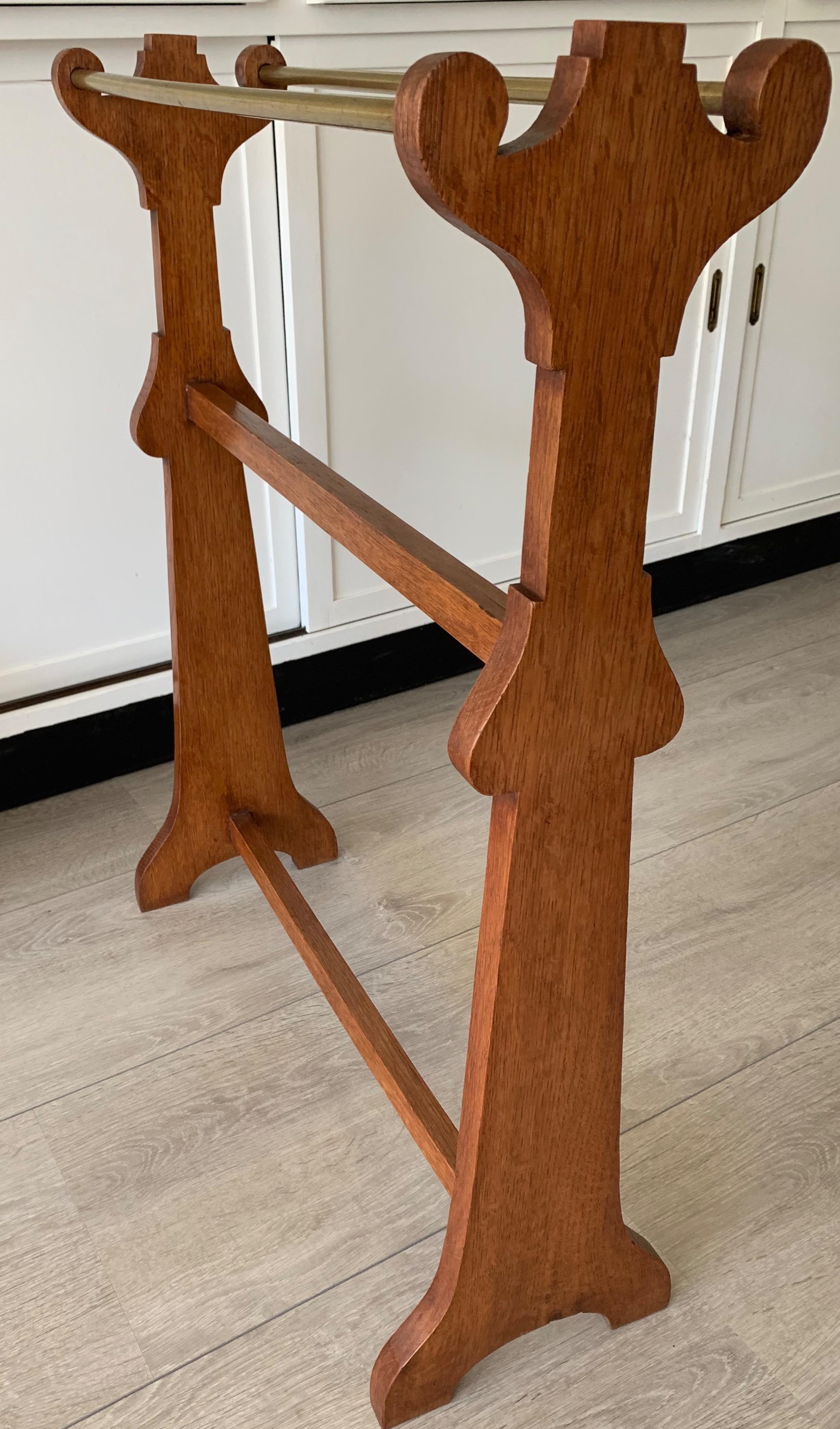 Arts and Crafts Solid Oak and Brass Towel Rack, circa 1900 For Sale 2