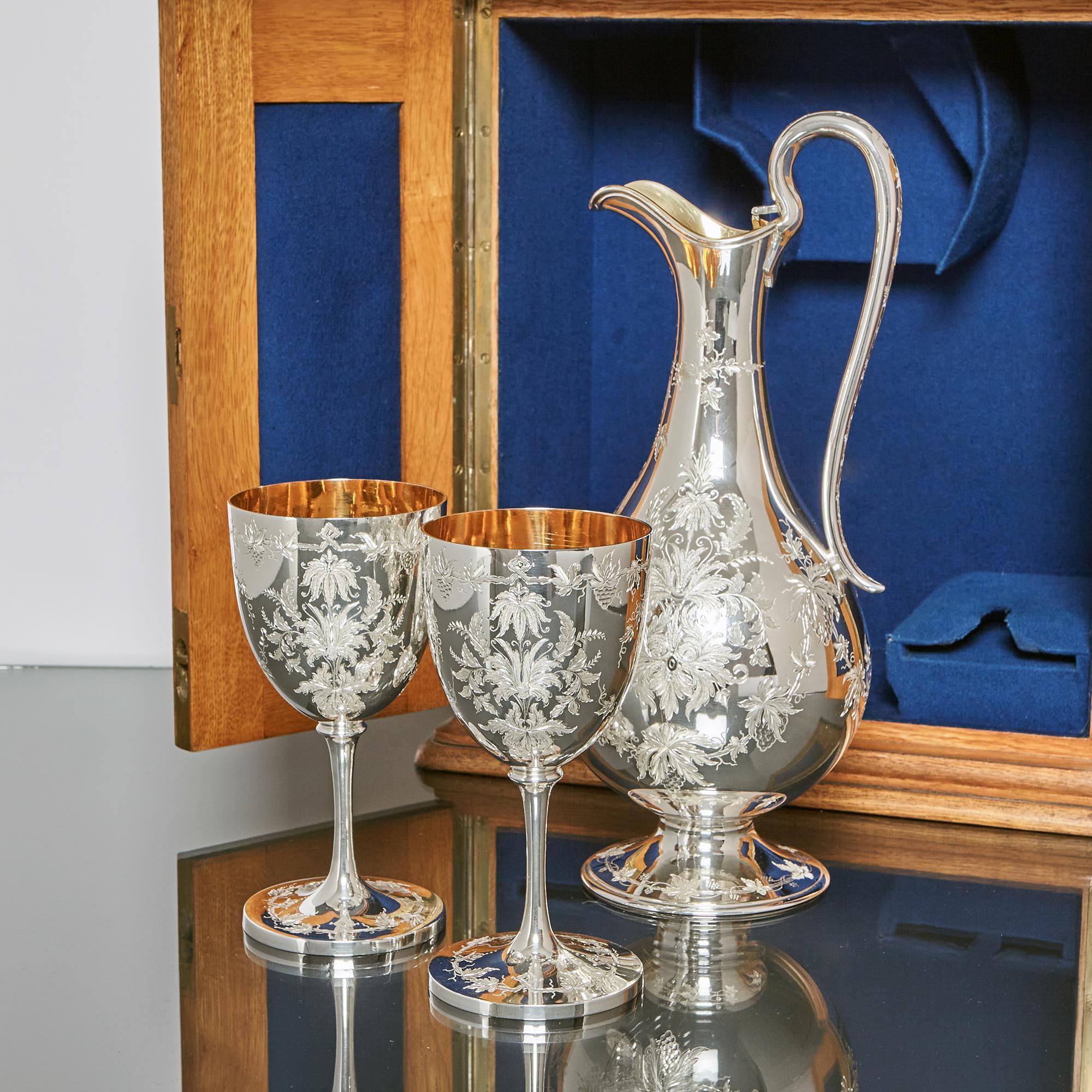 English Excellent Silver Wine Jug & Matching Goblets in Oak Chest For Sale