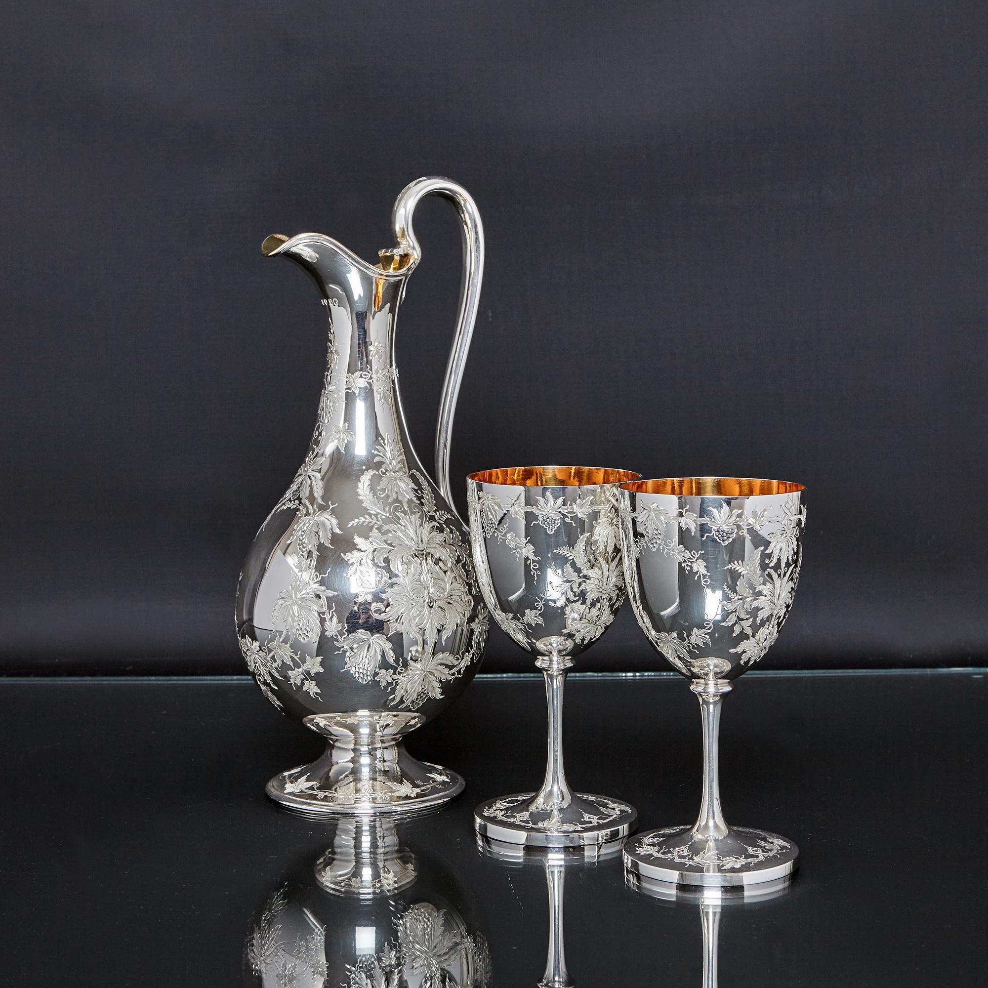 Excellent Silver Wine Jug & Matching Goblets in Oak Chest In Good Condition For Sale In London, GB